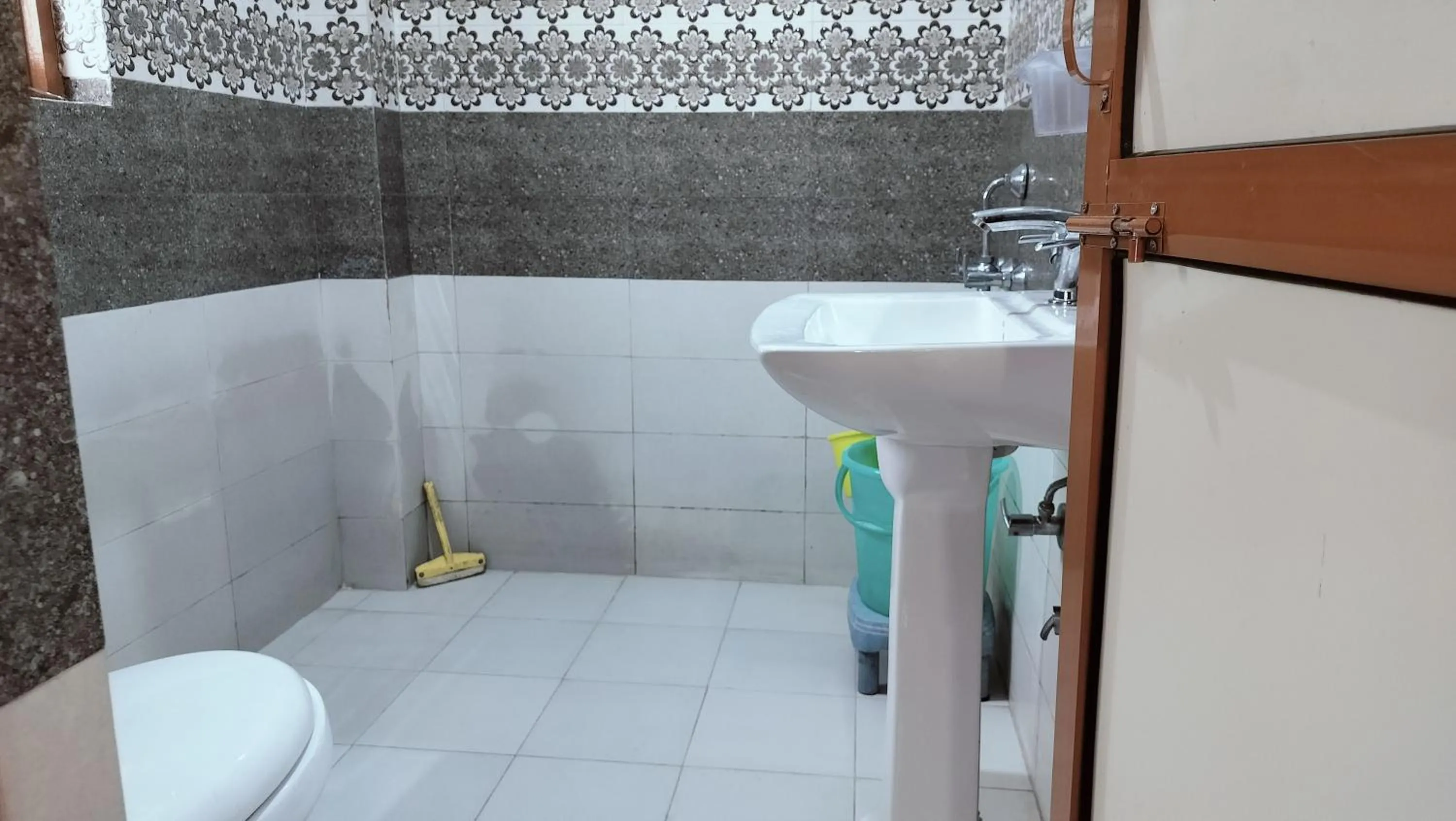 Adventure Inn 20 Metre from Swimming Pool