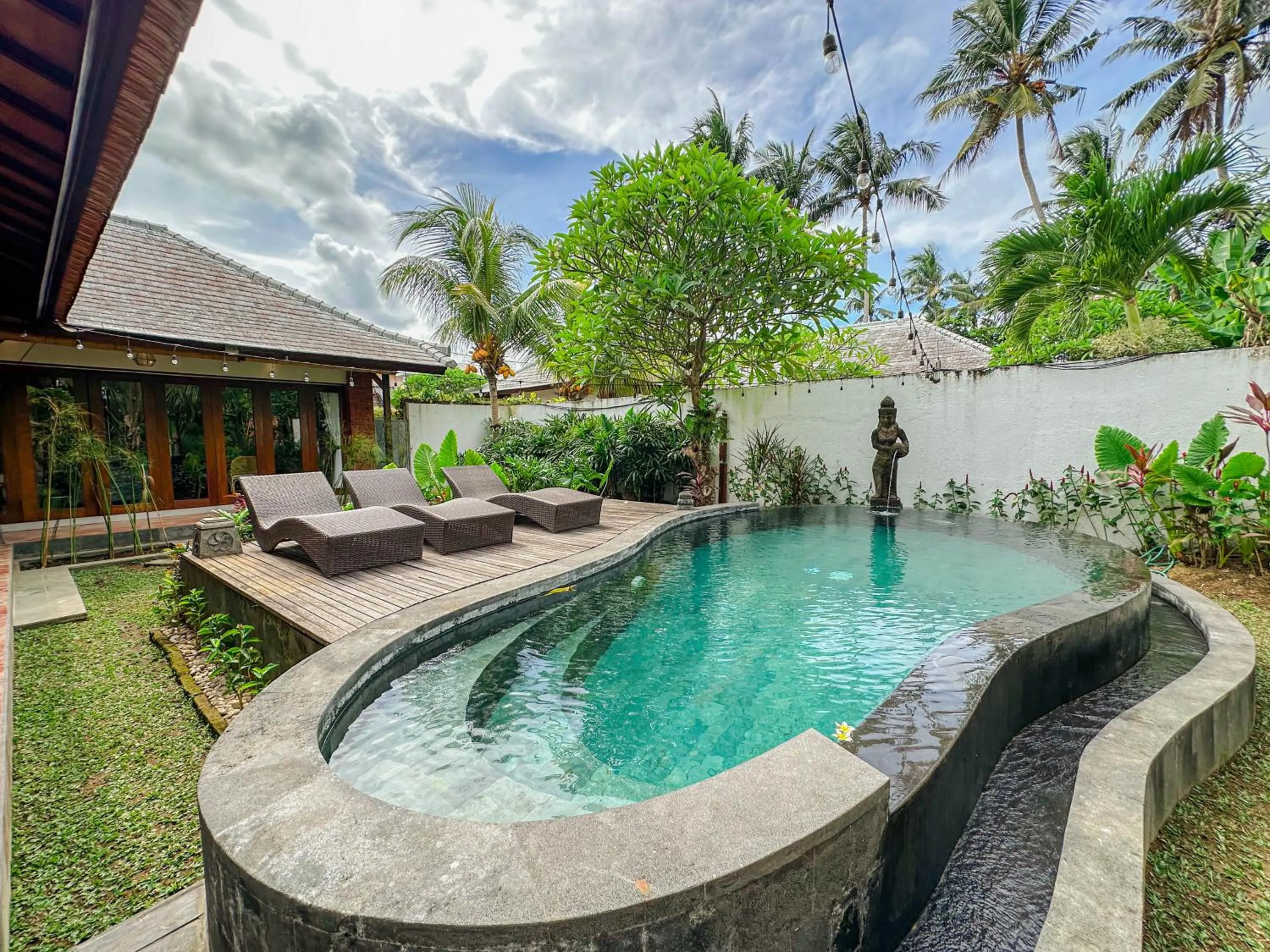 Swimming pool in Kakul Vila