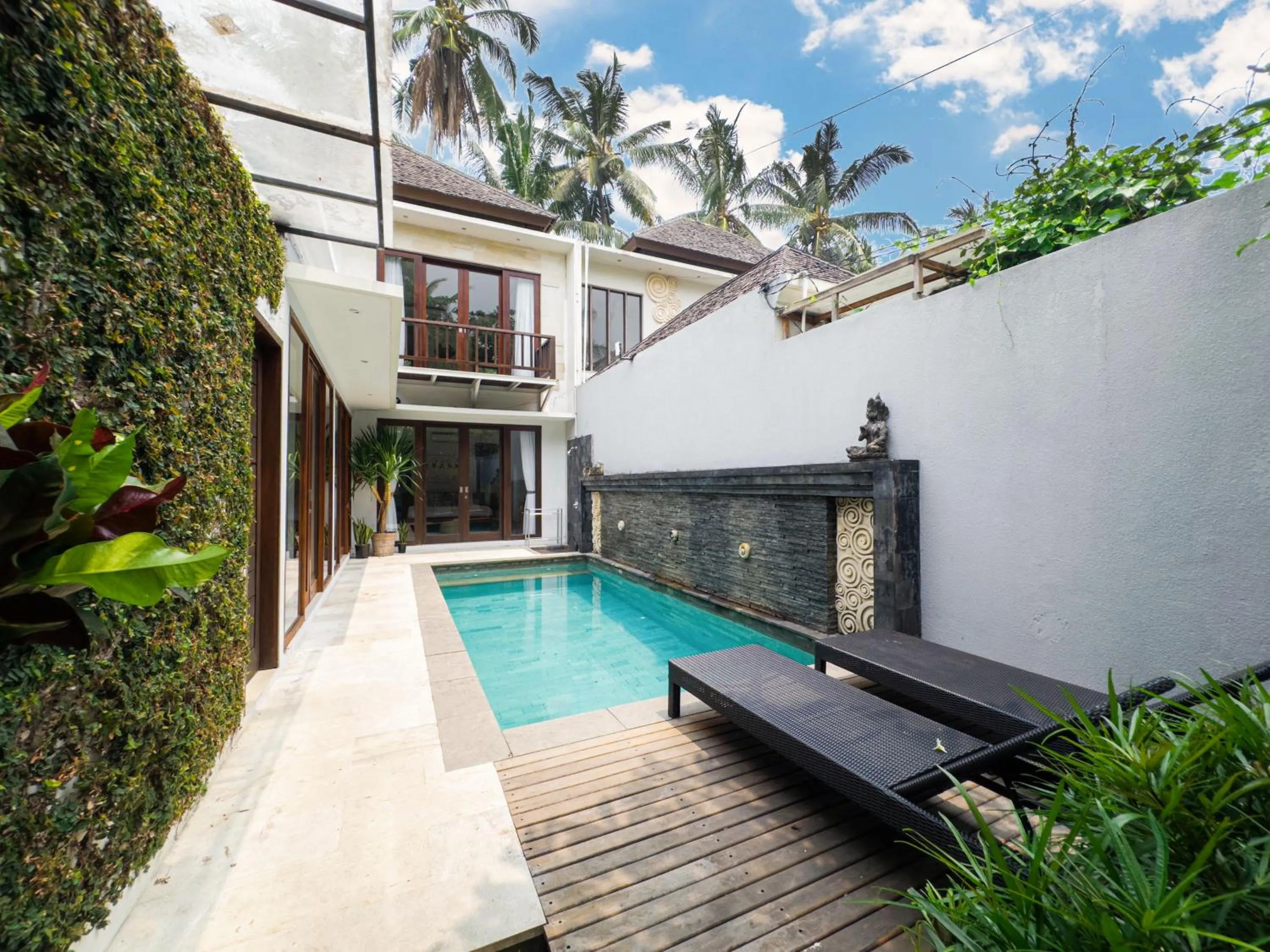 Swimming pool in Kakul Vila