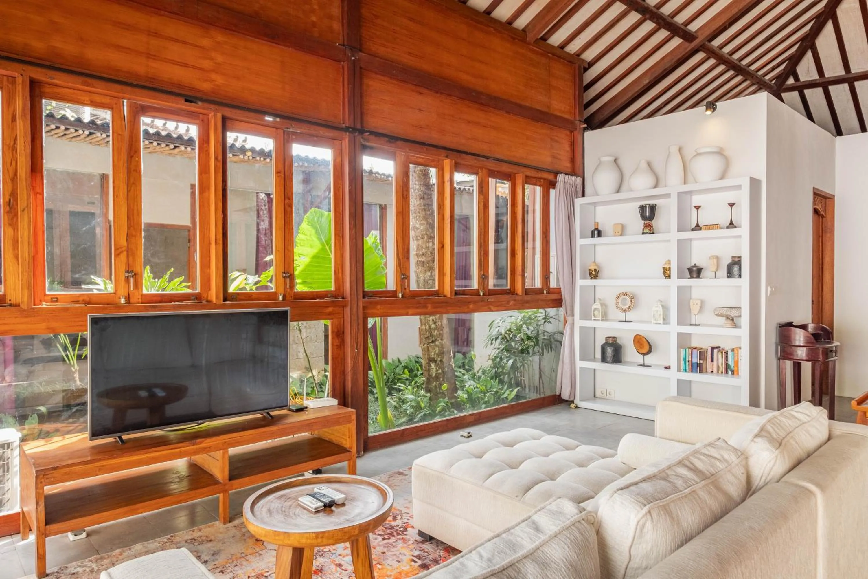 TV and multimedia in Kakul Vila