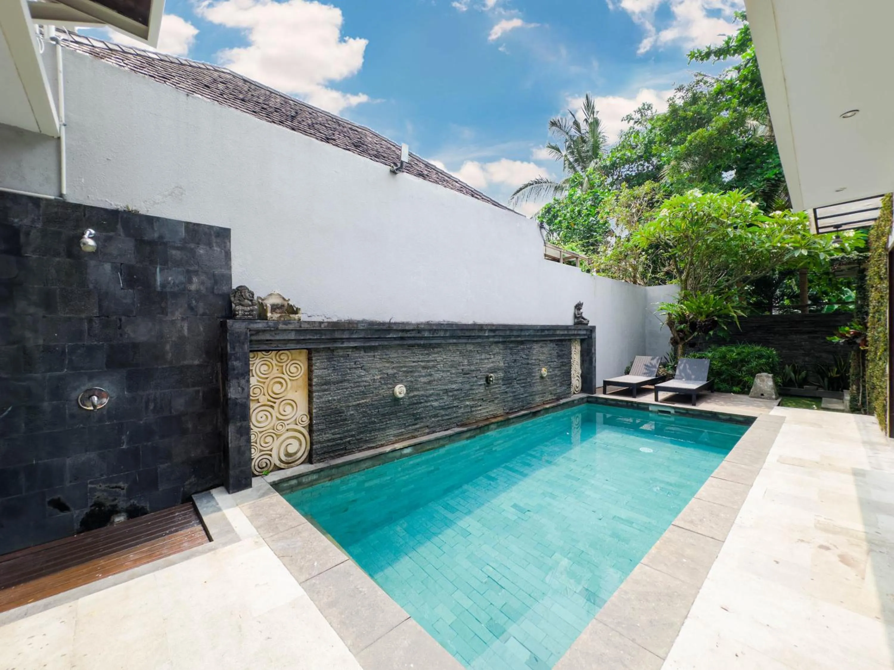 Swimming pool in Kakul Vila