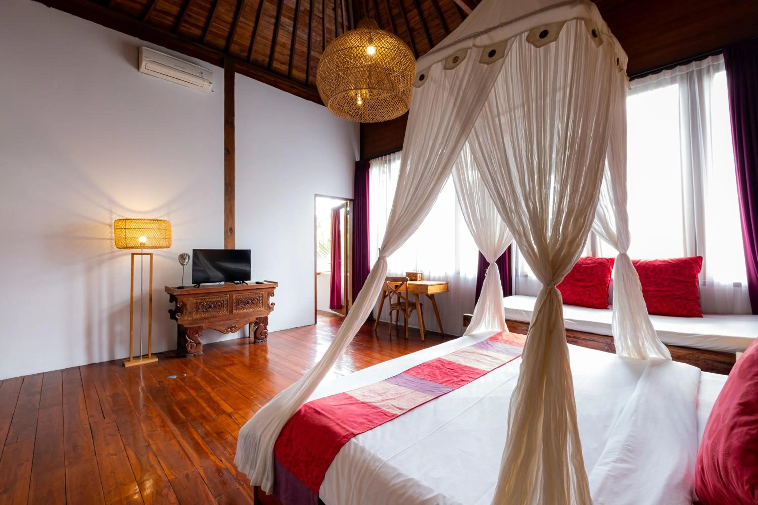 TV and multimedia, Bed in Kakul Vila