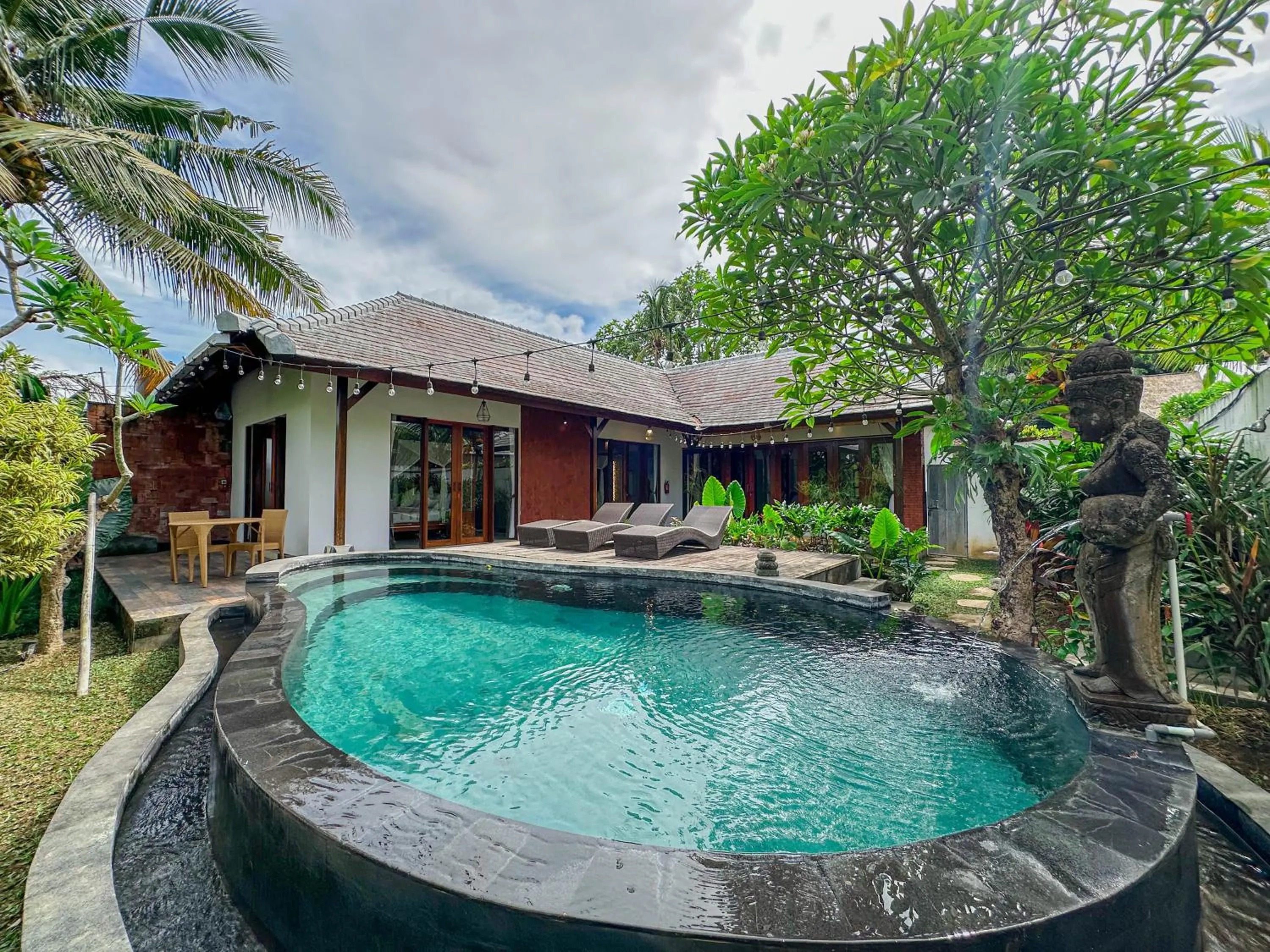 Swimming pool in Kakul Vila