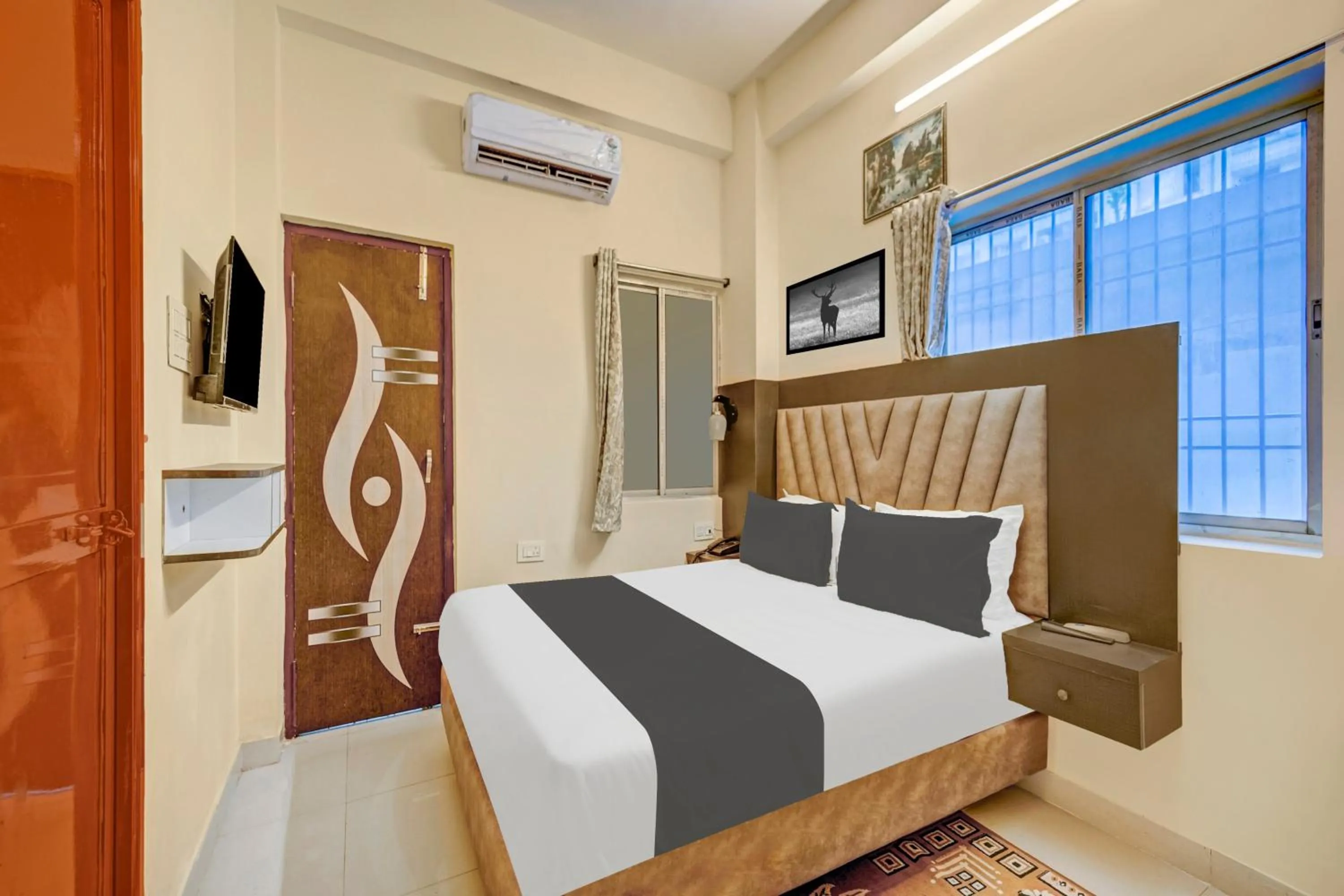 Bedroom, Bed in Super Townhouse Anisabad Near Mahavir Sansthan