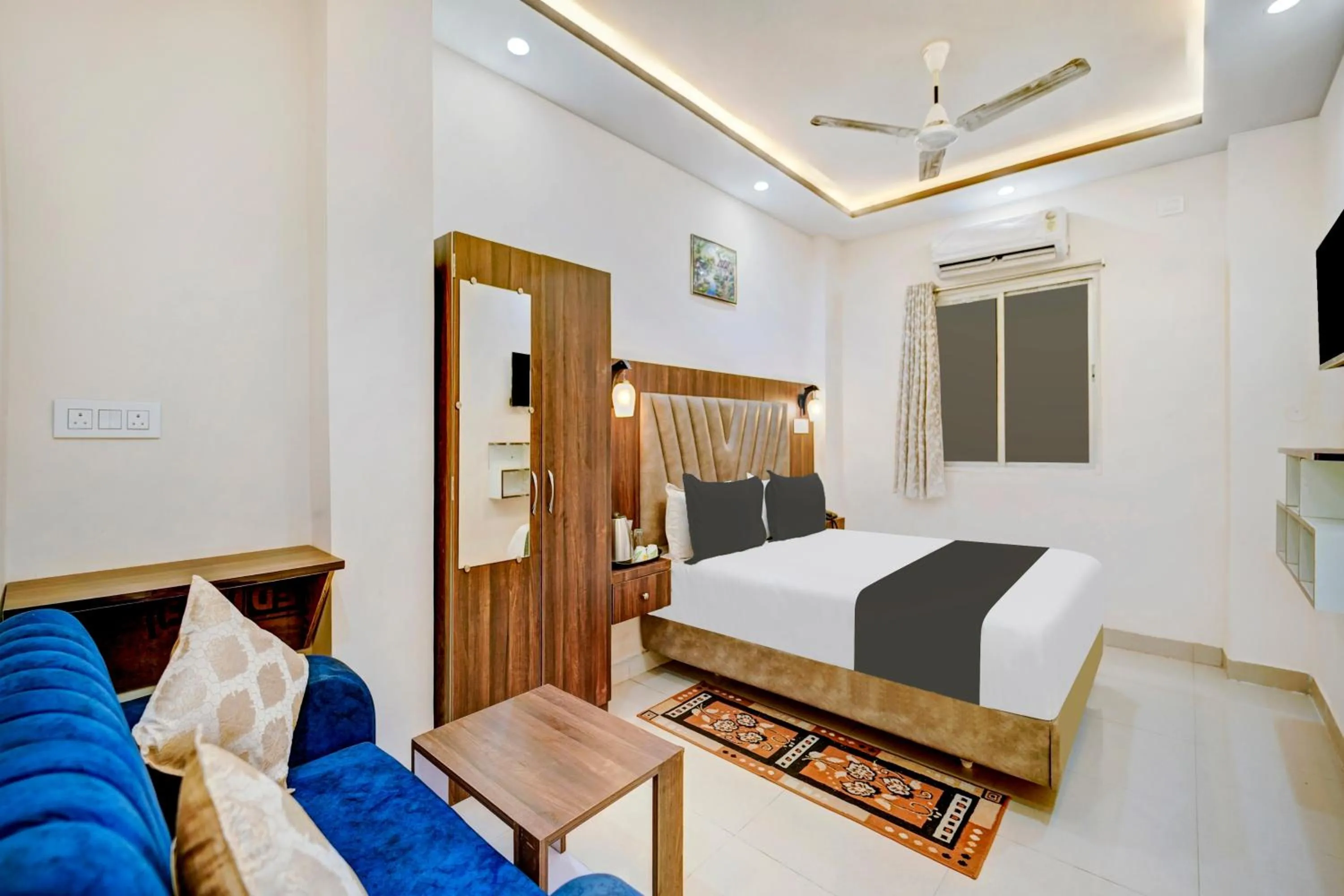 Bedroom, Bed in Super Townhouse Anisabad Near Mahavir Sansthan