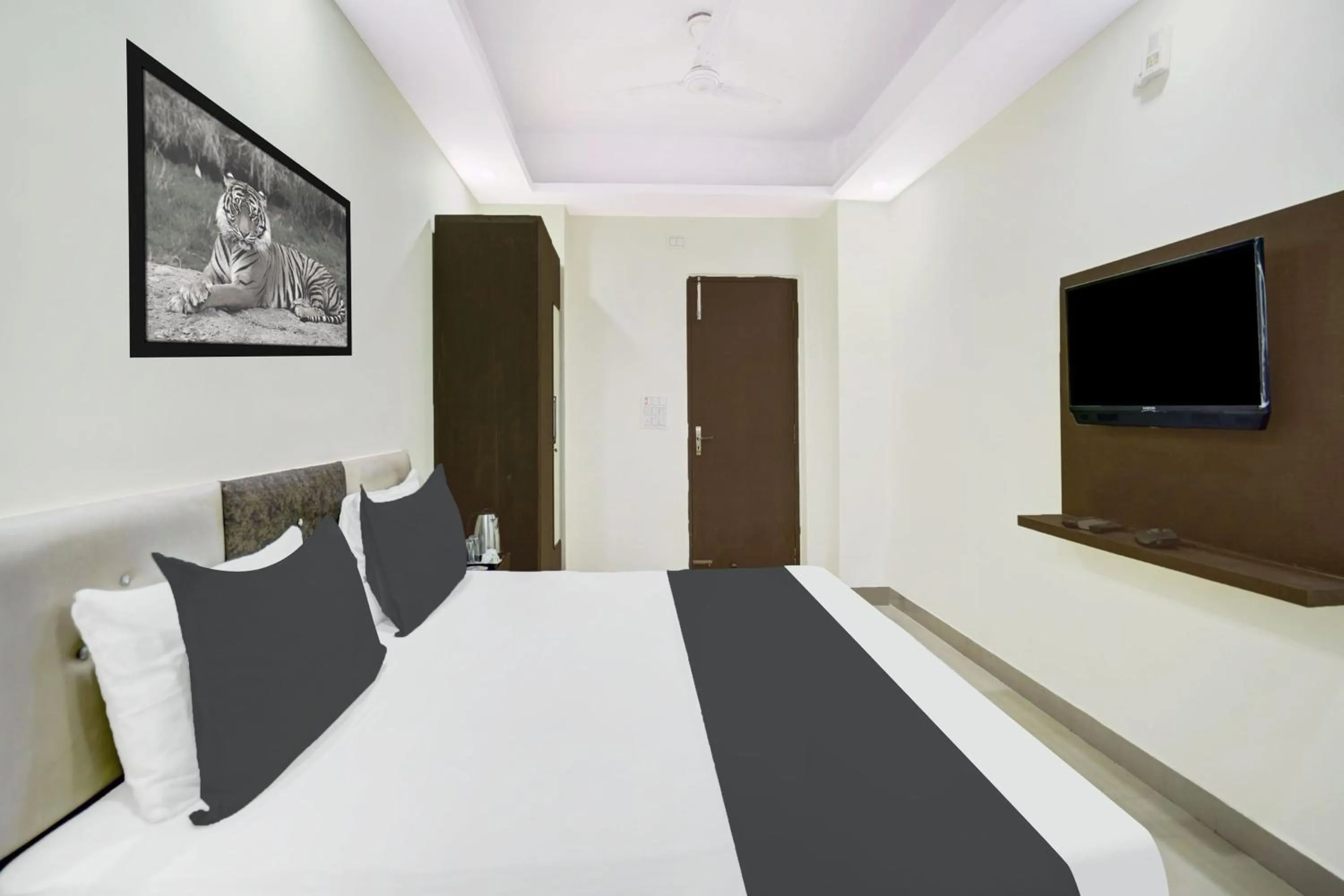 Bedroom, Bed in Super Collection O Rajeev Nagar Near Atal Path Formerly Vinayaka