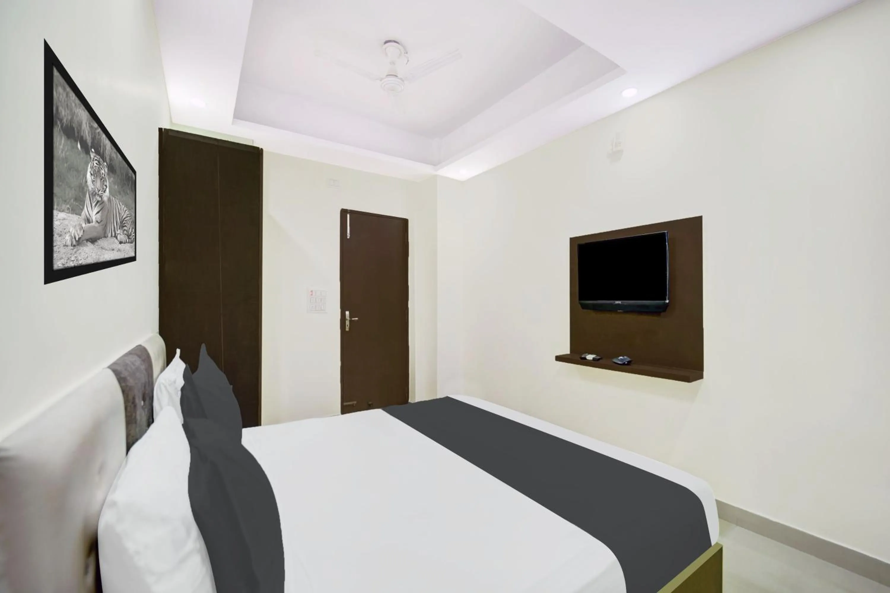 Bedroom, Bed in Super Collection O Rajeev Nagar Near Atal Path Formerly Vinayaka