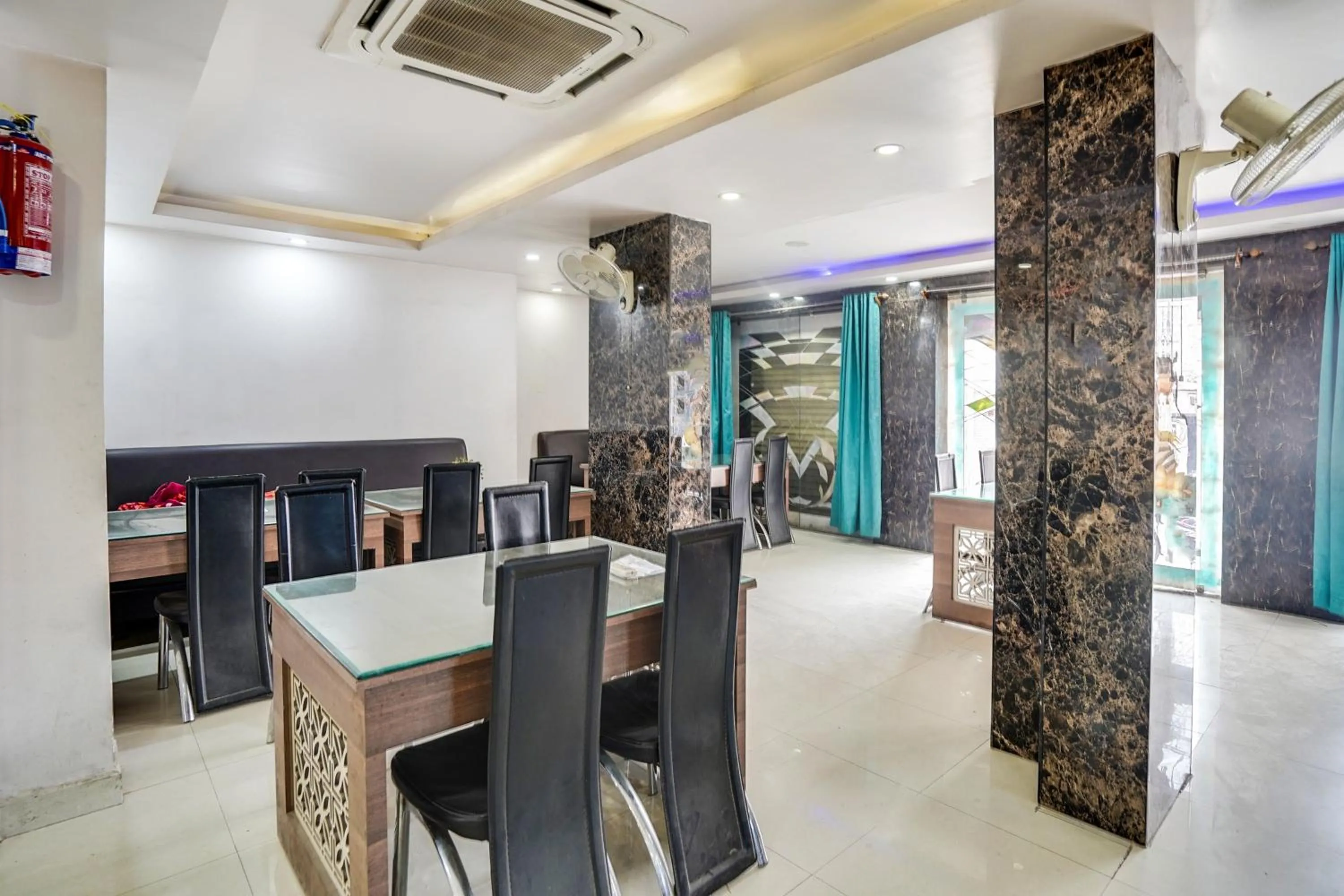 Restaurant/places to eat in Super Townhouse Butler Road Near Maripur Chowk