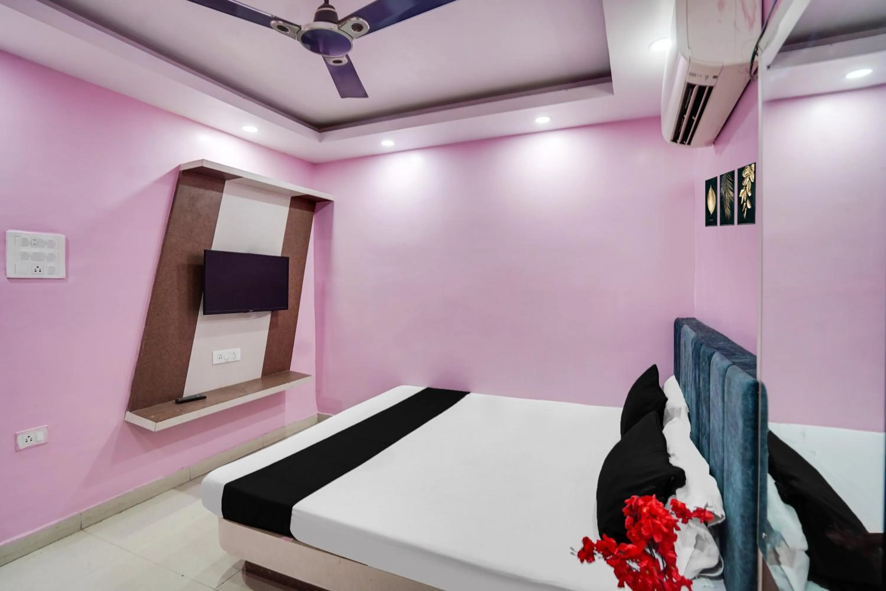 Bedroom, Bed in Super Townhouse Butler Road Near Maripur Chowk