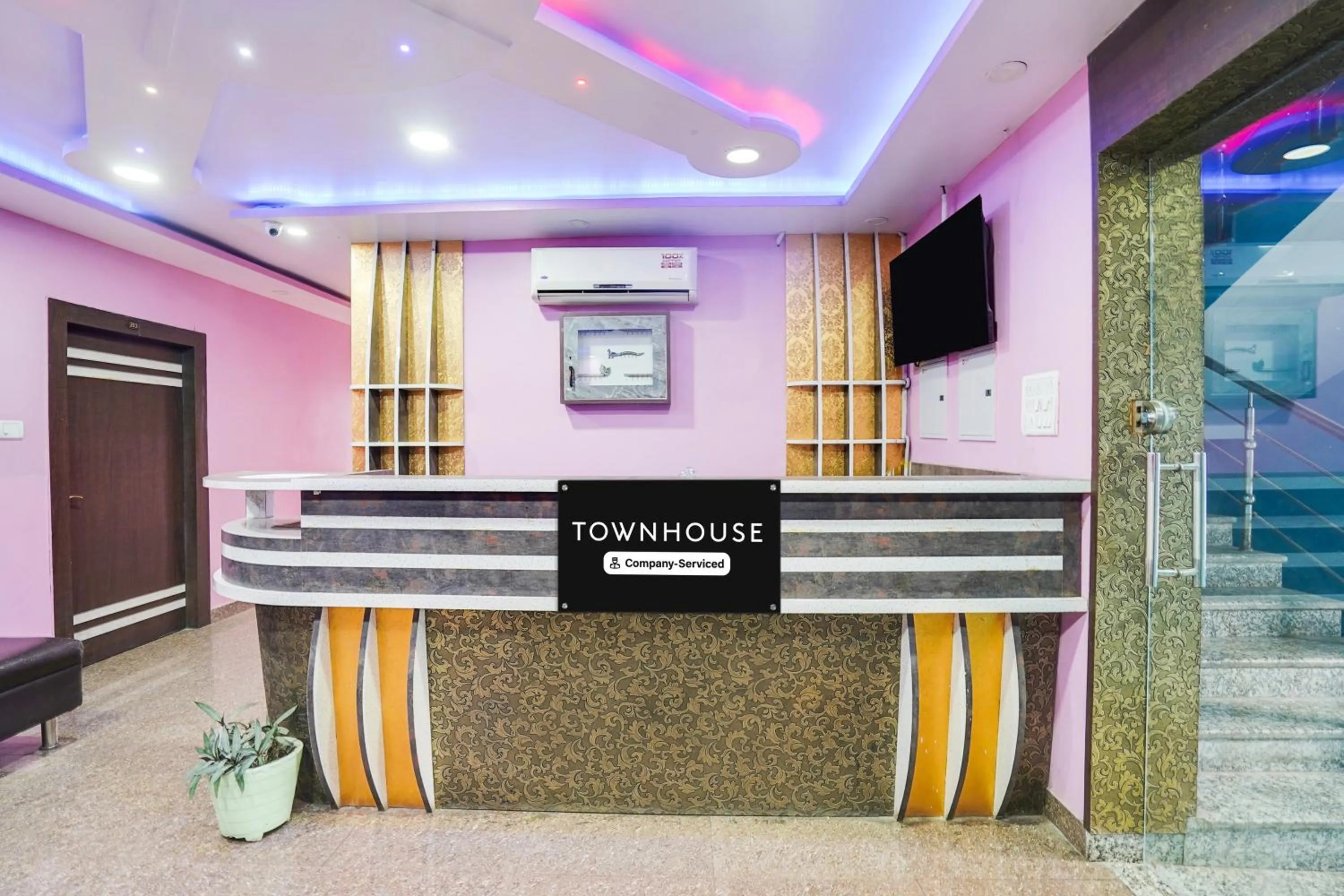 Lobby or reception in Super Townhouse Butler Road Near Maripur Chowk