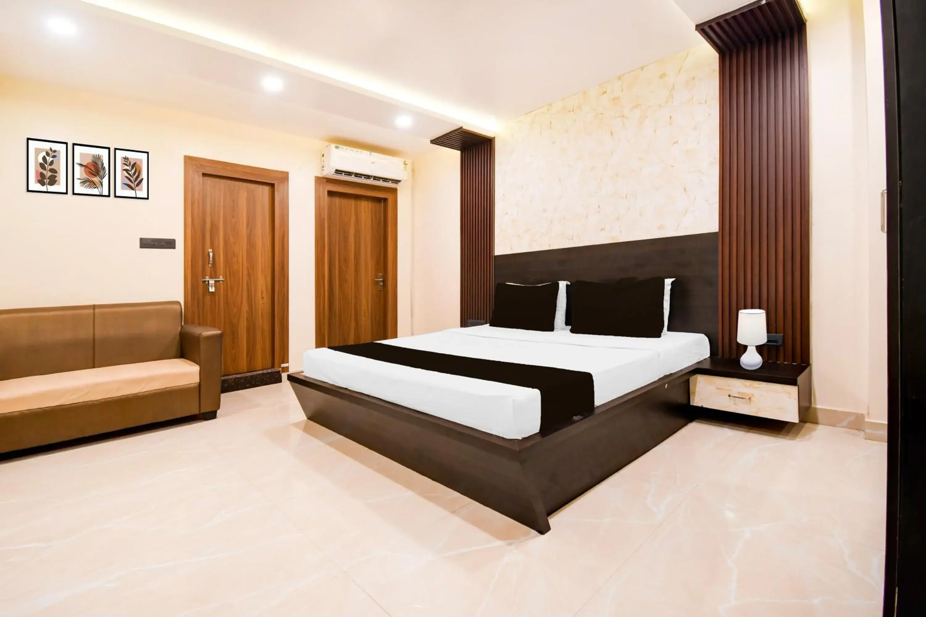 Bedroom, Bed in Super Townhouse Puri Formerly Hotel Narashingha Bedroom, Bed in Super Townhouse Puri Formerly Hotel Narashingha