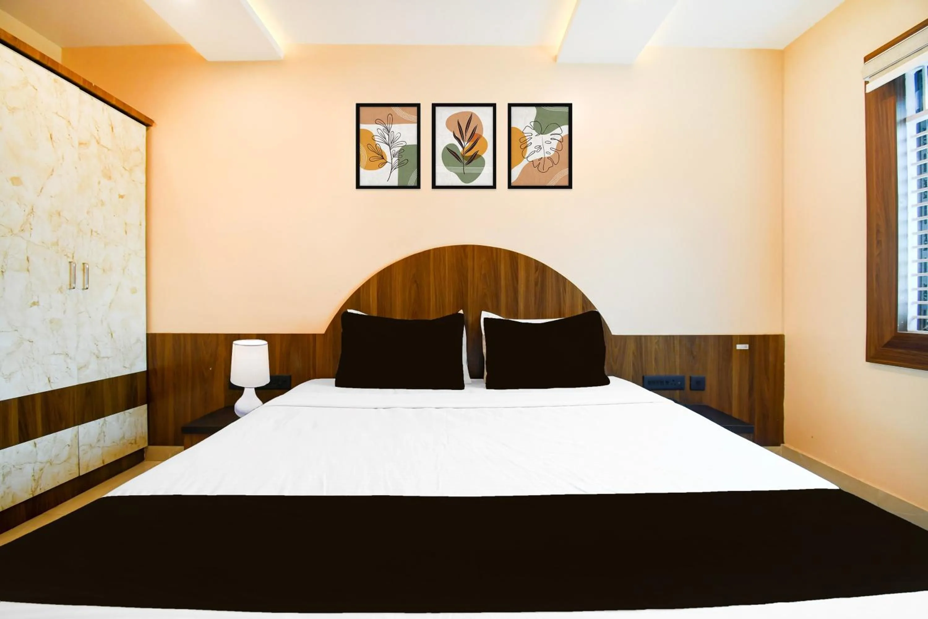 Bedroom, Bed in Super Townhouse Puri Formerly Hotel Narashingha