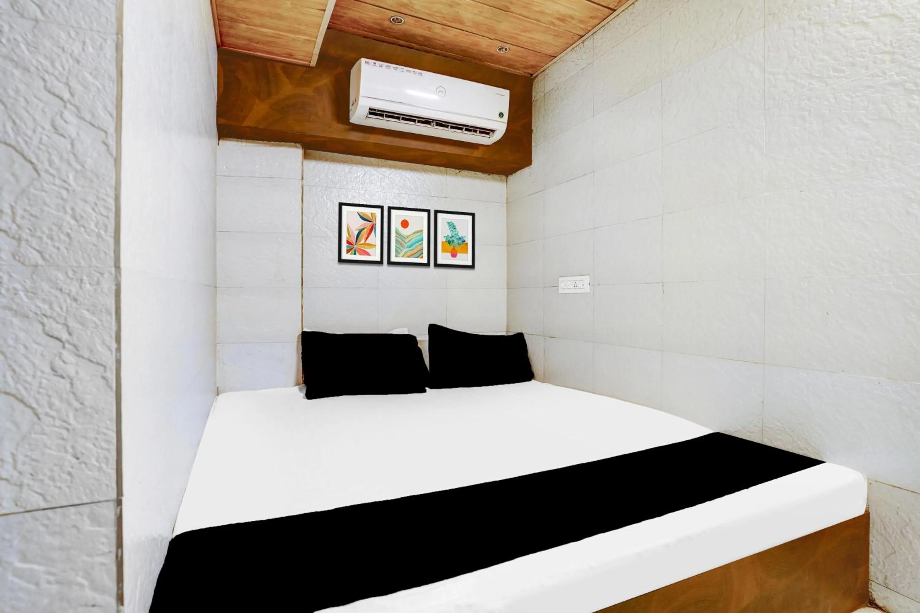 Hotel O Ambedkar Chowk Ulhasnagar
