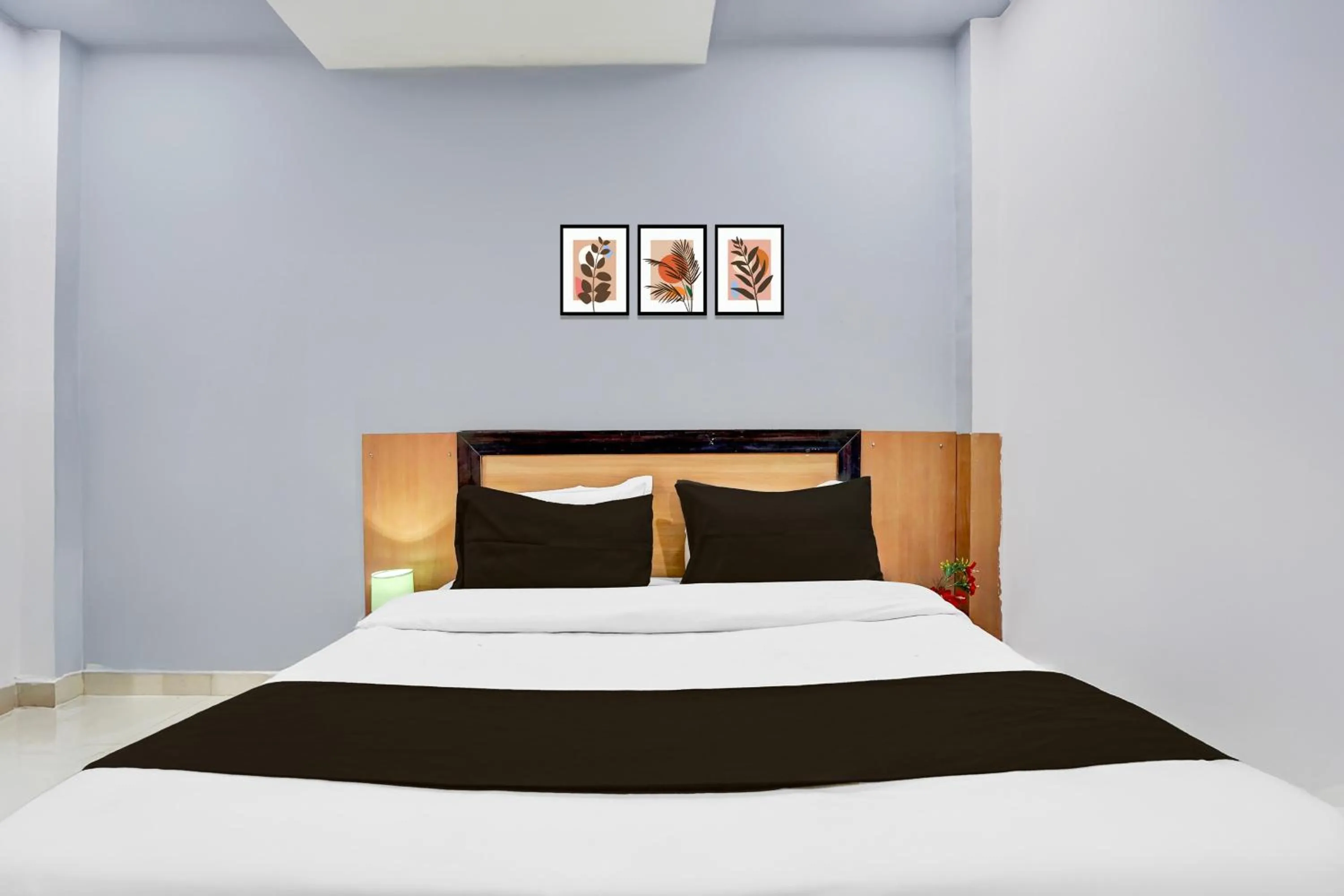 Bedroom, Bed in Super Hotel O Gomti Nagar Near Amity Formerly Hotel Green Apple