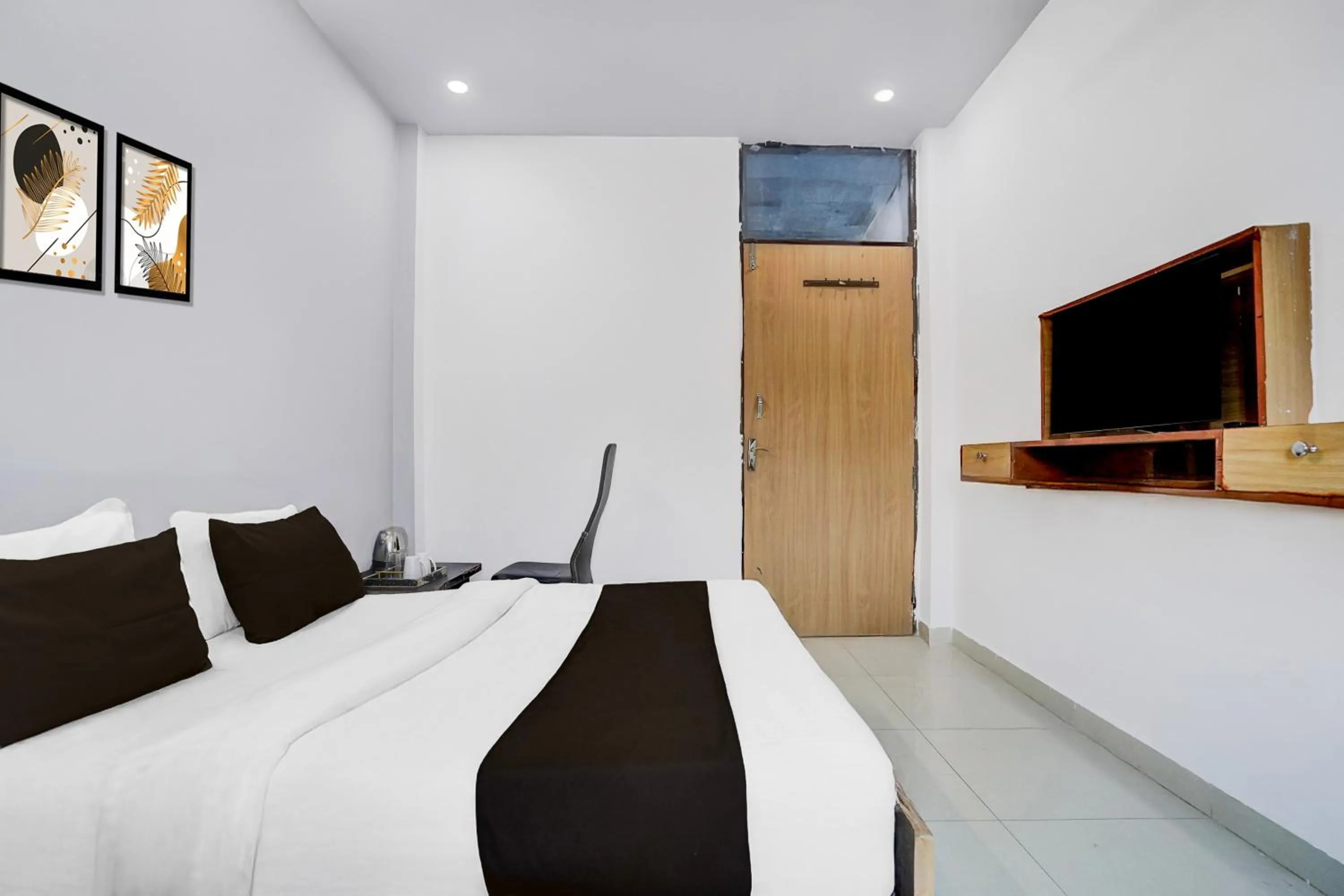 Bedroom, Bed in Super Hotel O Gomti Nagar Near Amity Formerly Hotel Green Apple