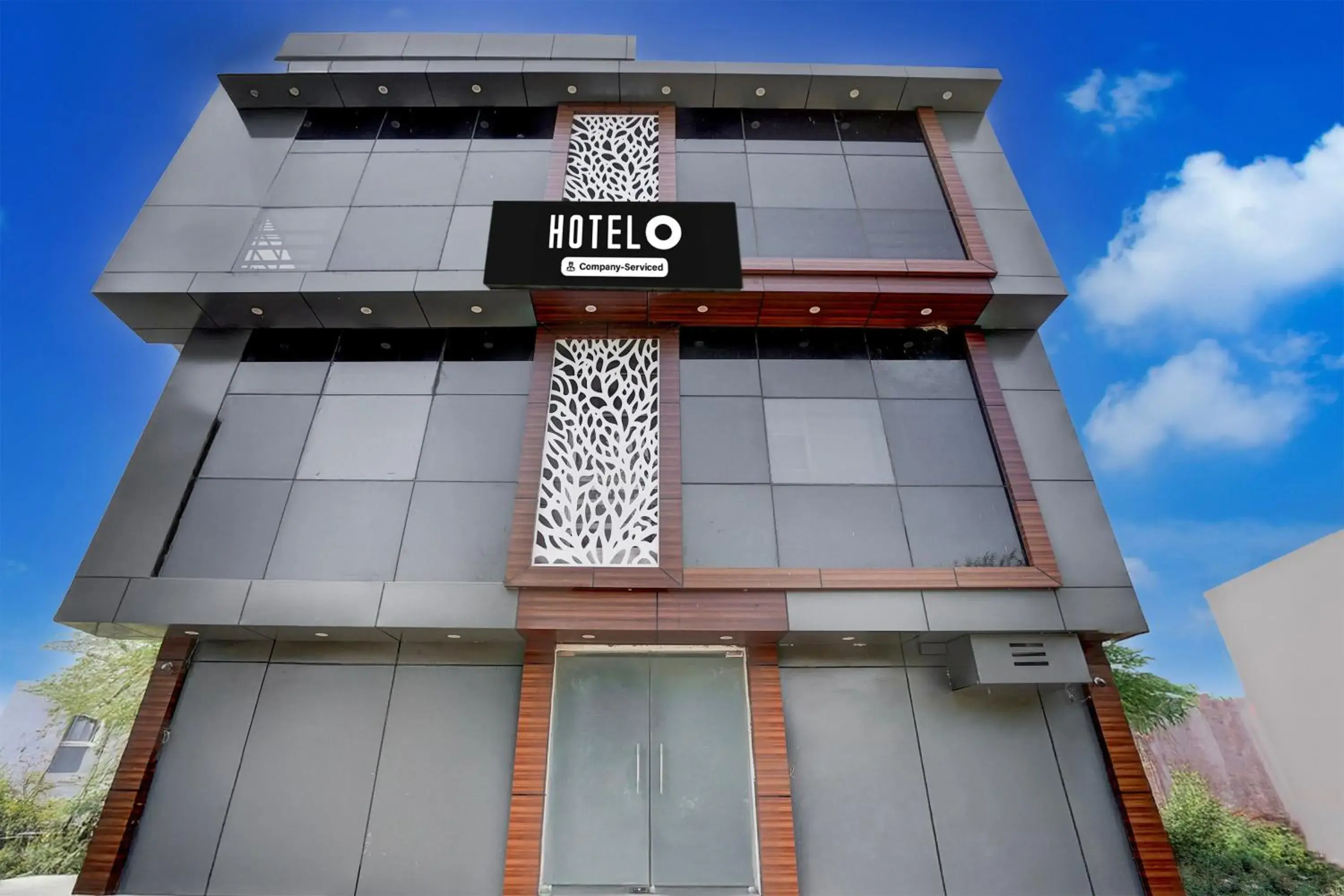 Facade/entrance in Super Hotel O Gomti Nagar Near Amity Formerly Hotel Green Apple Facade/entrance in Super Hotel O Gomti Nagar Near Amity Formerly Hotel Green Apple