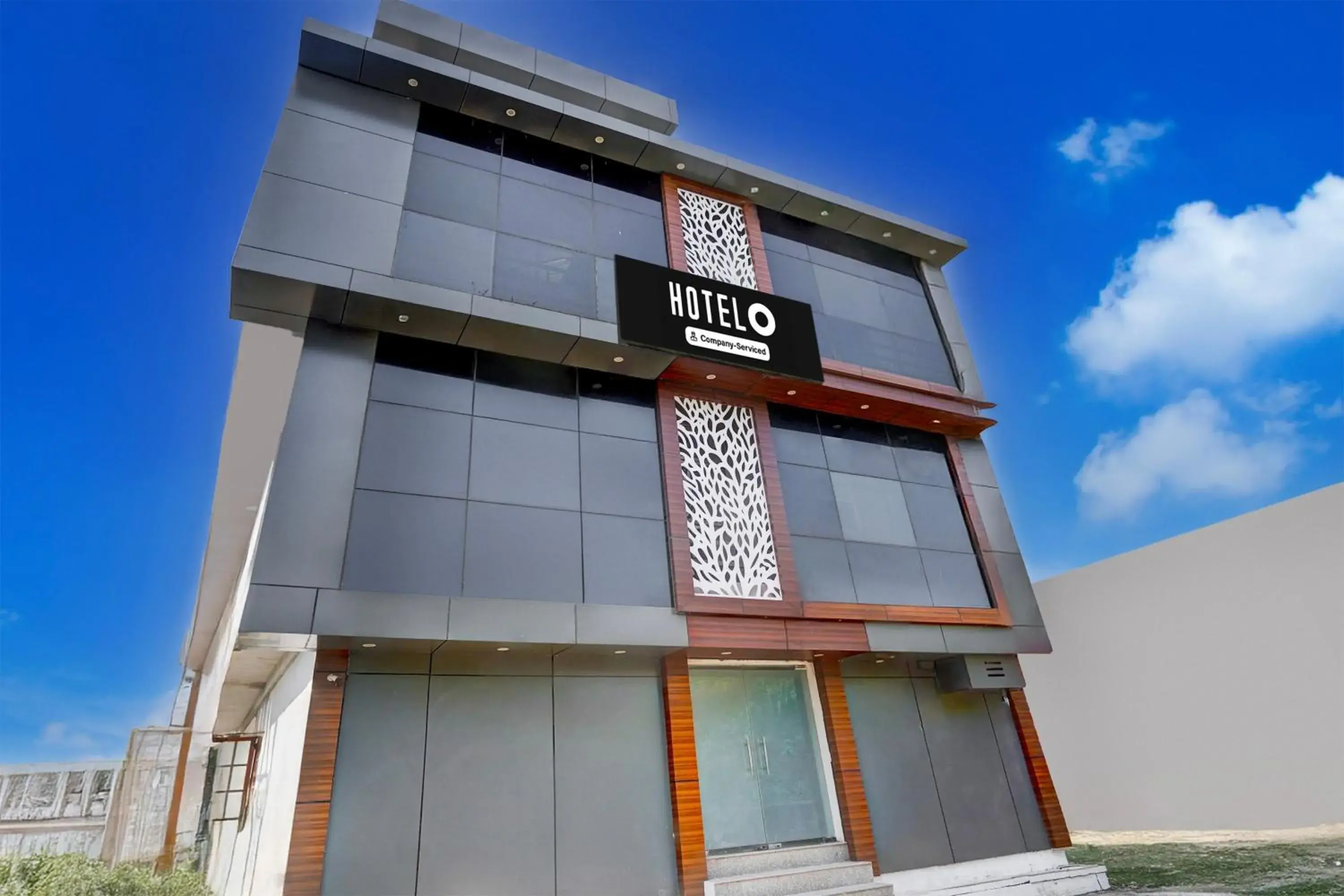 Facade/entrance in Super Hotel O Gomti Nagar Near Amity Formerly Hotel Green Apple Facade/entrance in Super Hotel O Gomti Nagar Near Amity Formerly Hotel Green Apple