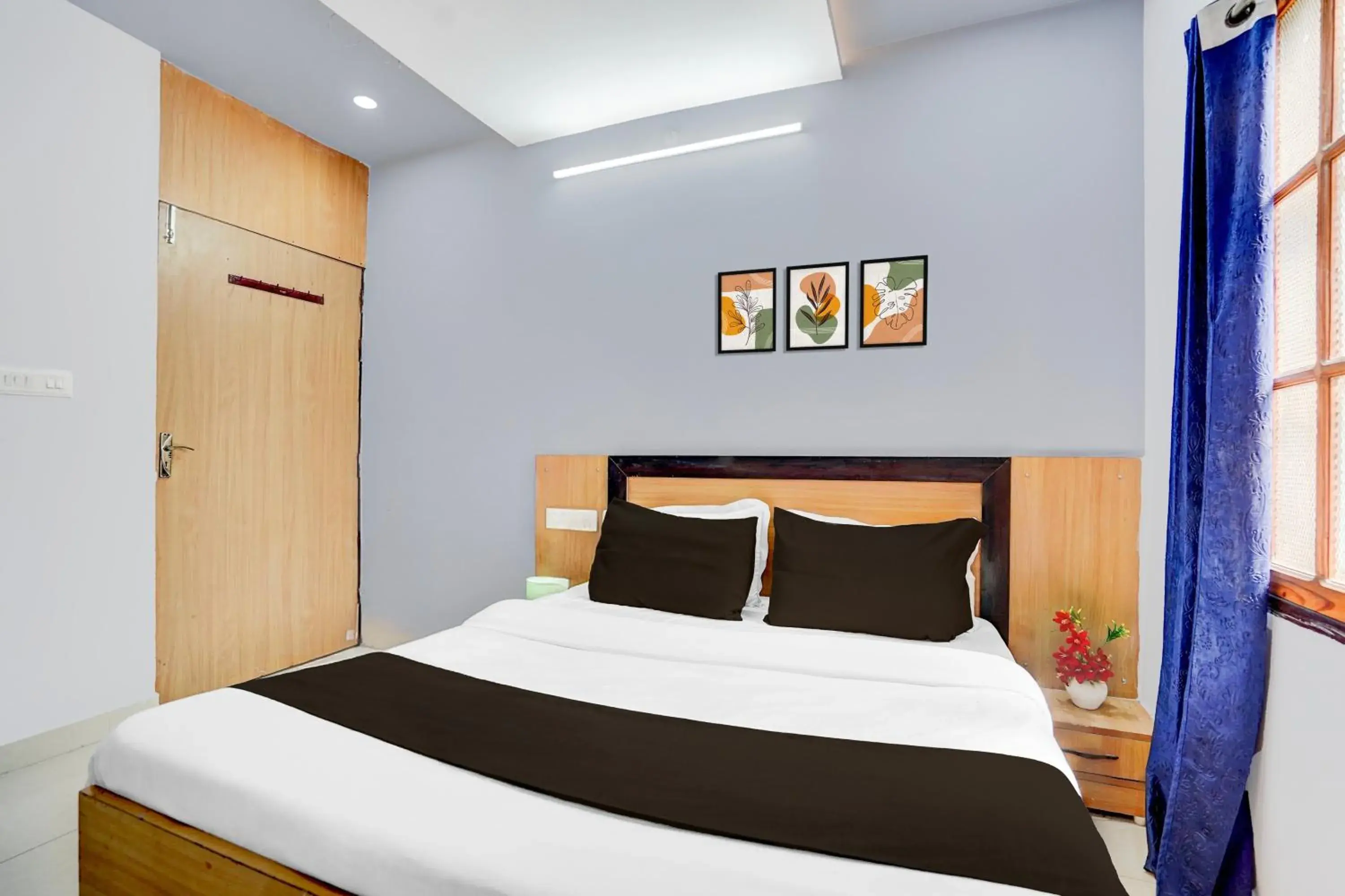 Bedroom, Bed in Super Hotel O Gomti Nagar Near Amity Formerly Hotel Green Apple Bedroom, Bed in Super Hotel O Gomti Nagar Near Amity Formerly Hotel Green Apple