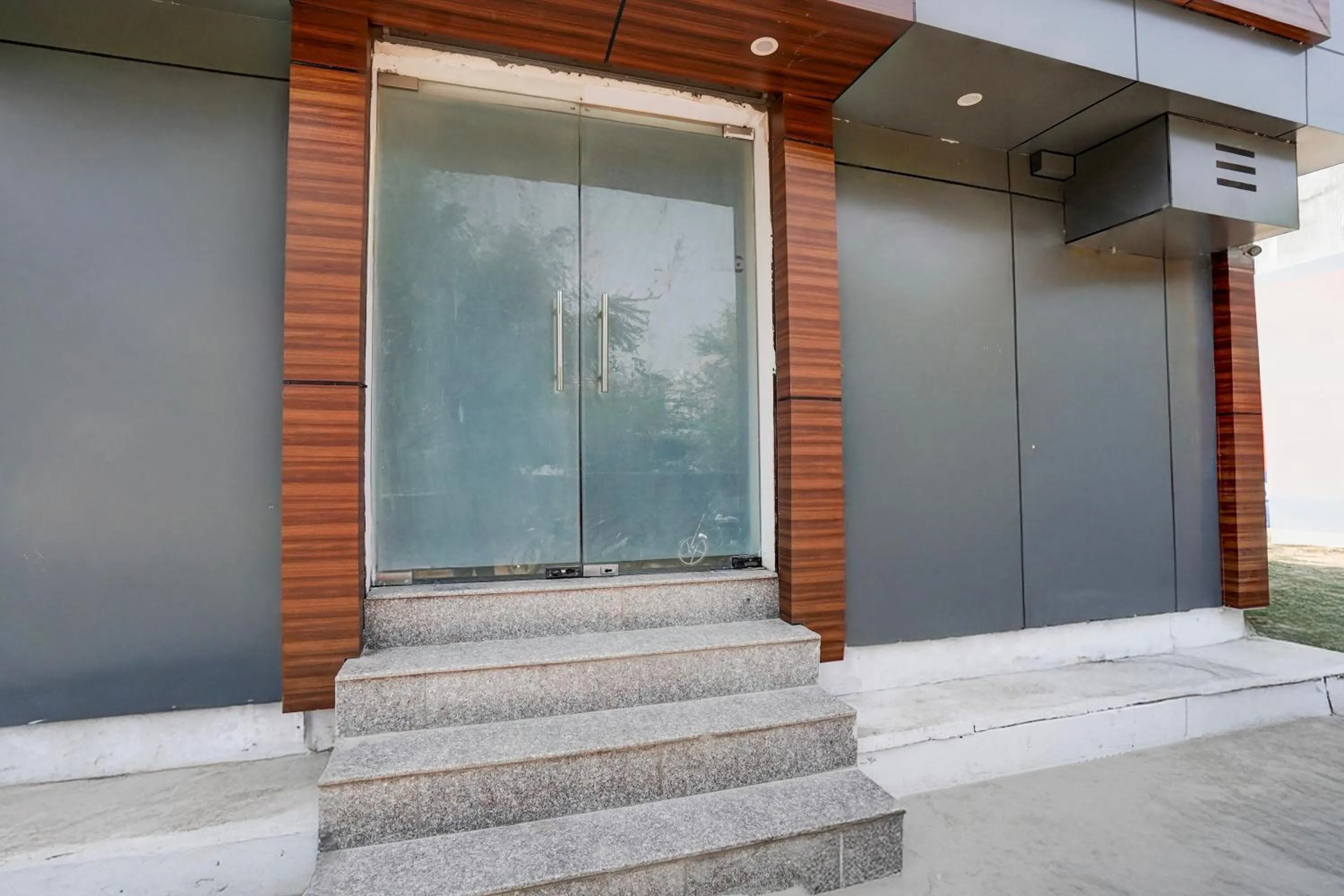 Facade/entrance in Super Hotel O Gomti Nagar Near Amity Formerly Hotel Green Apple