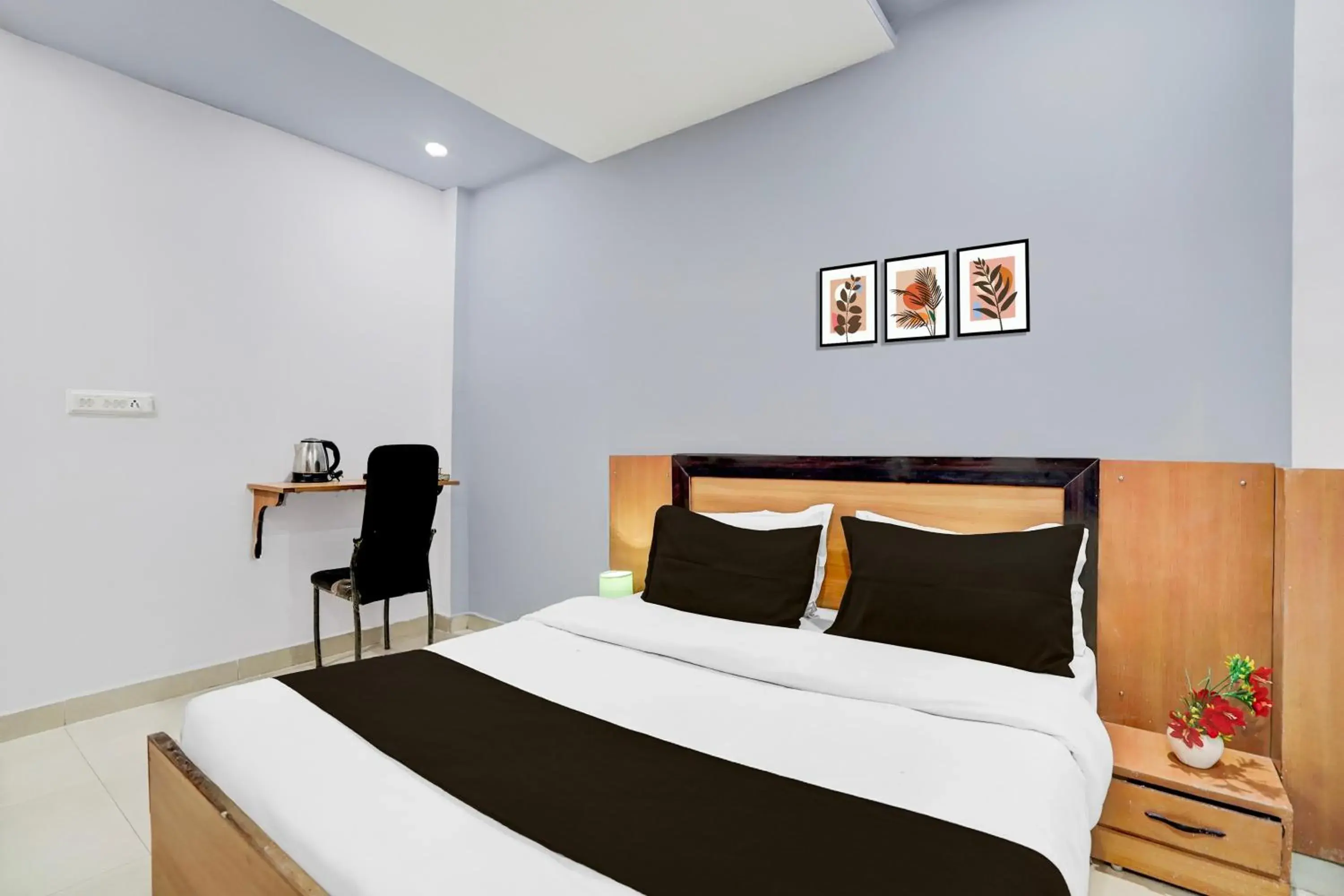 Bedroom, Bed in Super Hotel O Gomti Nagar Near Amity Formerly Hotel Green Apple Bedroom, Bed in Super Hotel O Gomti Nagar Near Amity Formerly Hotel Green Apple