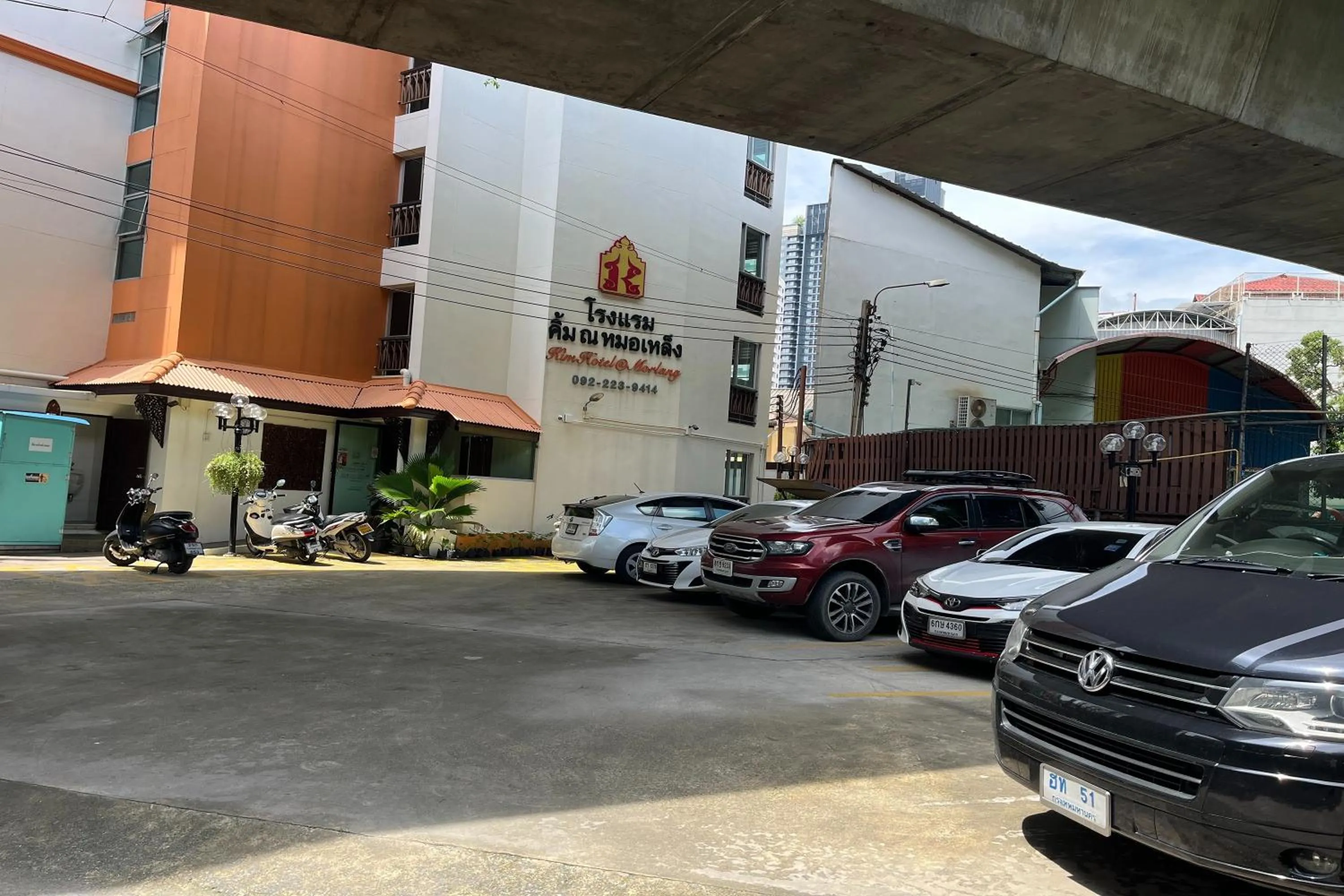 Parking in Kim Hotel At Morleng