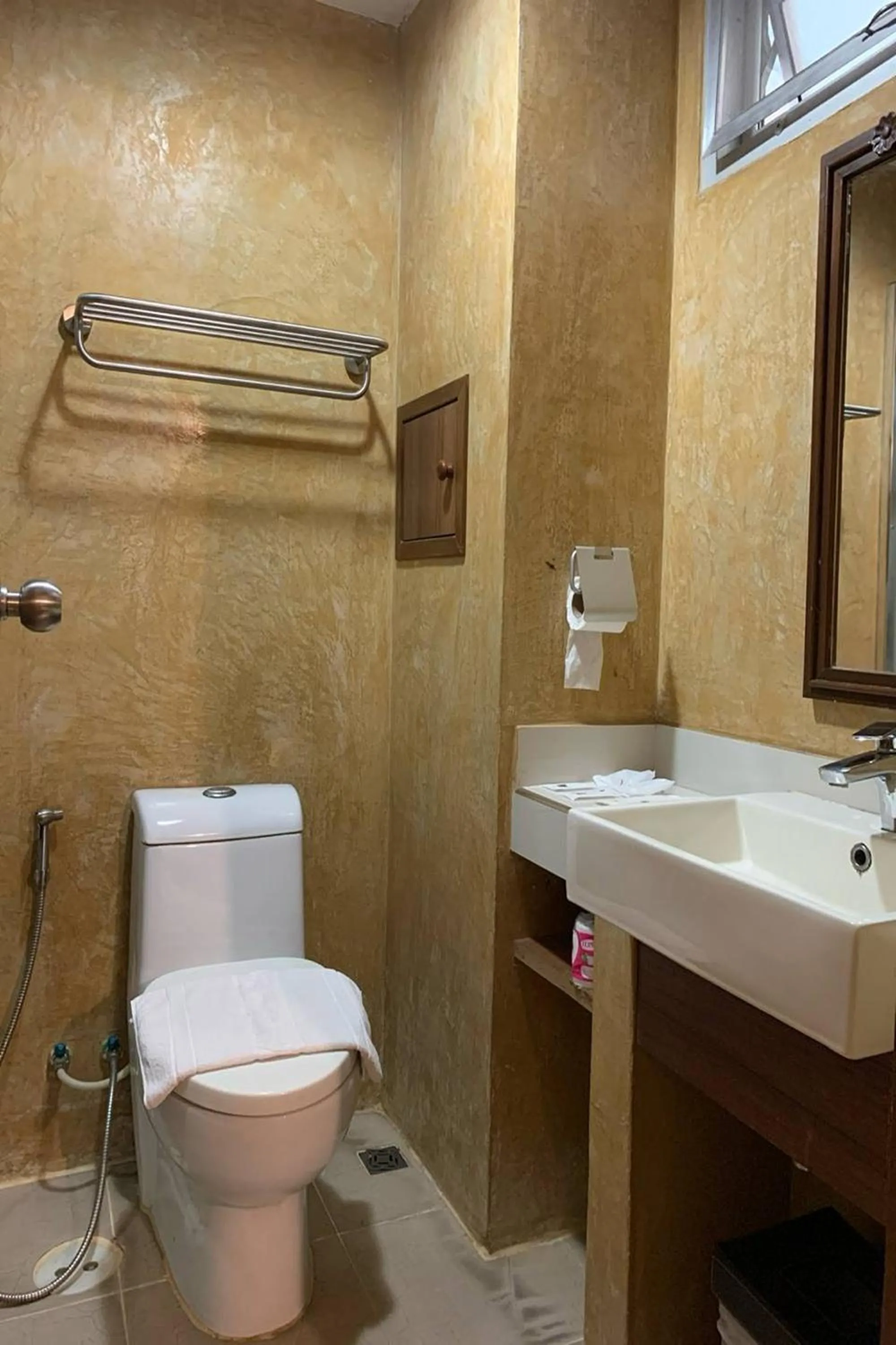 Bathroom in Kim Hotel At Morleng