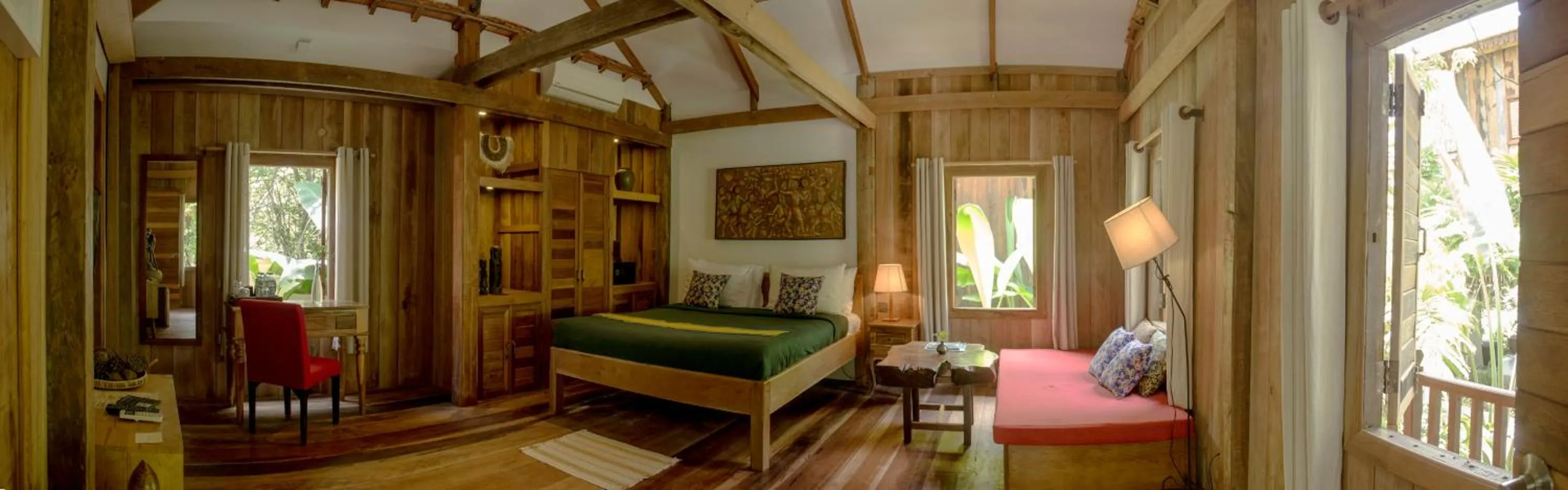 Photo of the whole room, Bed in Isann Lodge