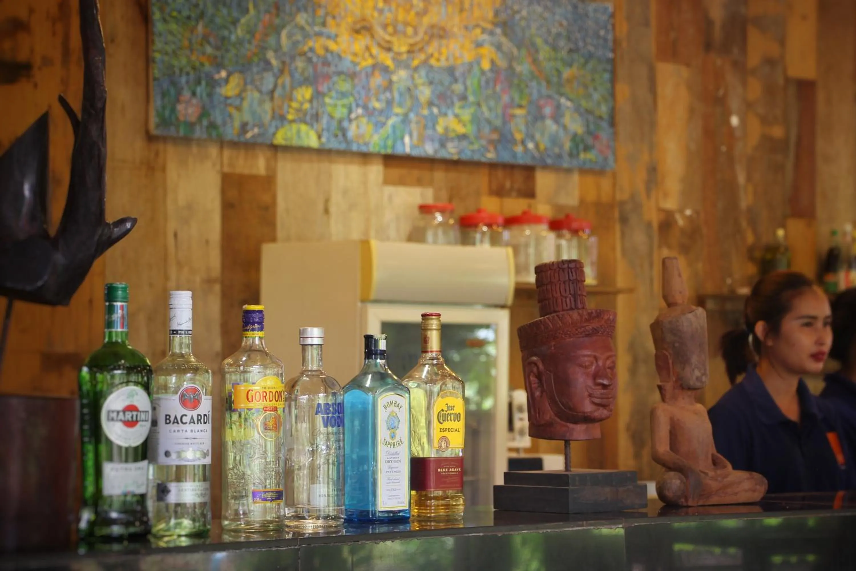 Drinks in Isann Lodge