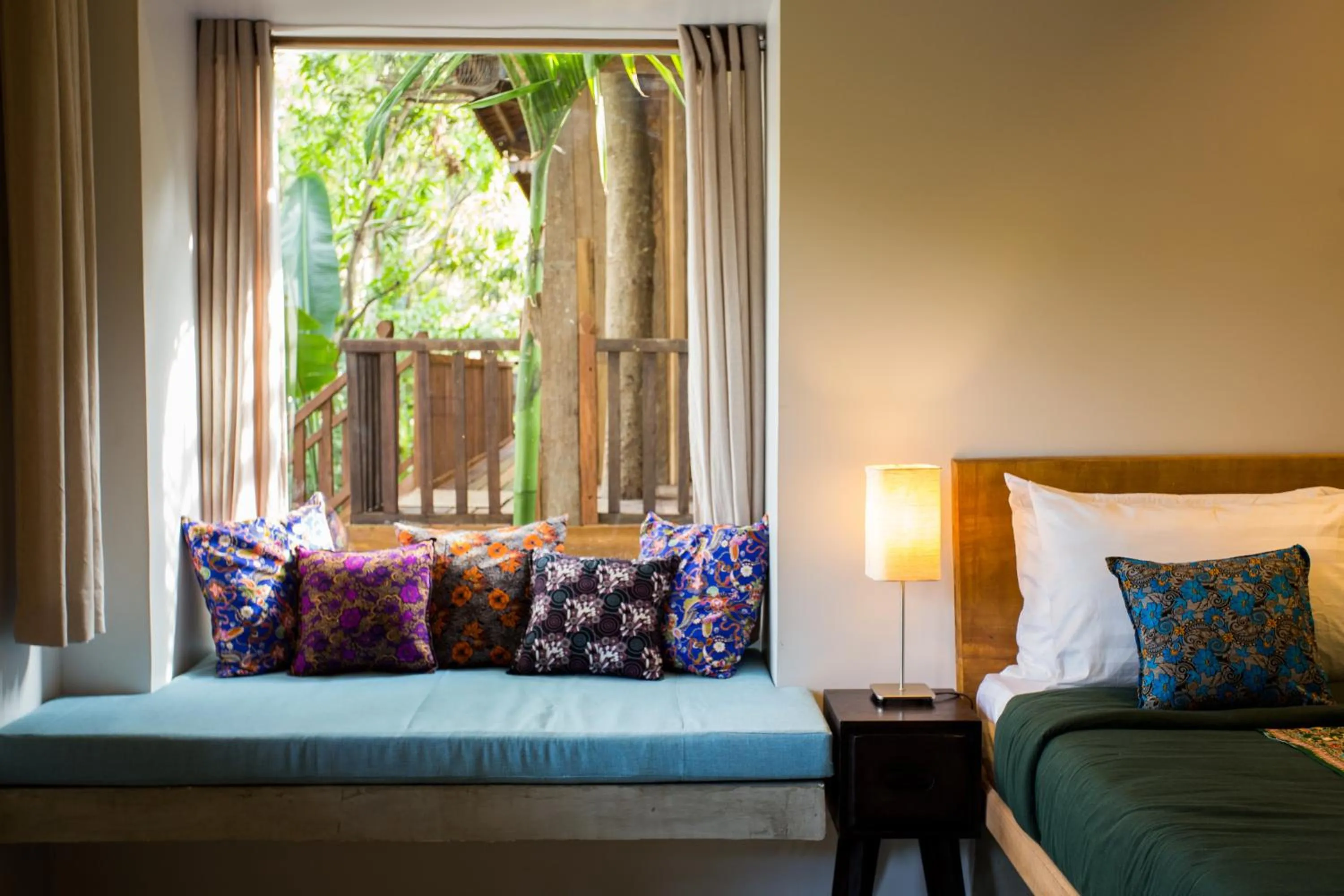 Photo of the whole room in Isann Lodge