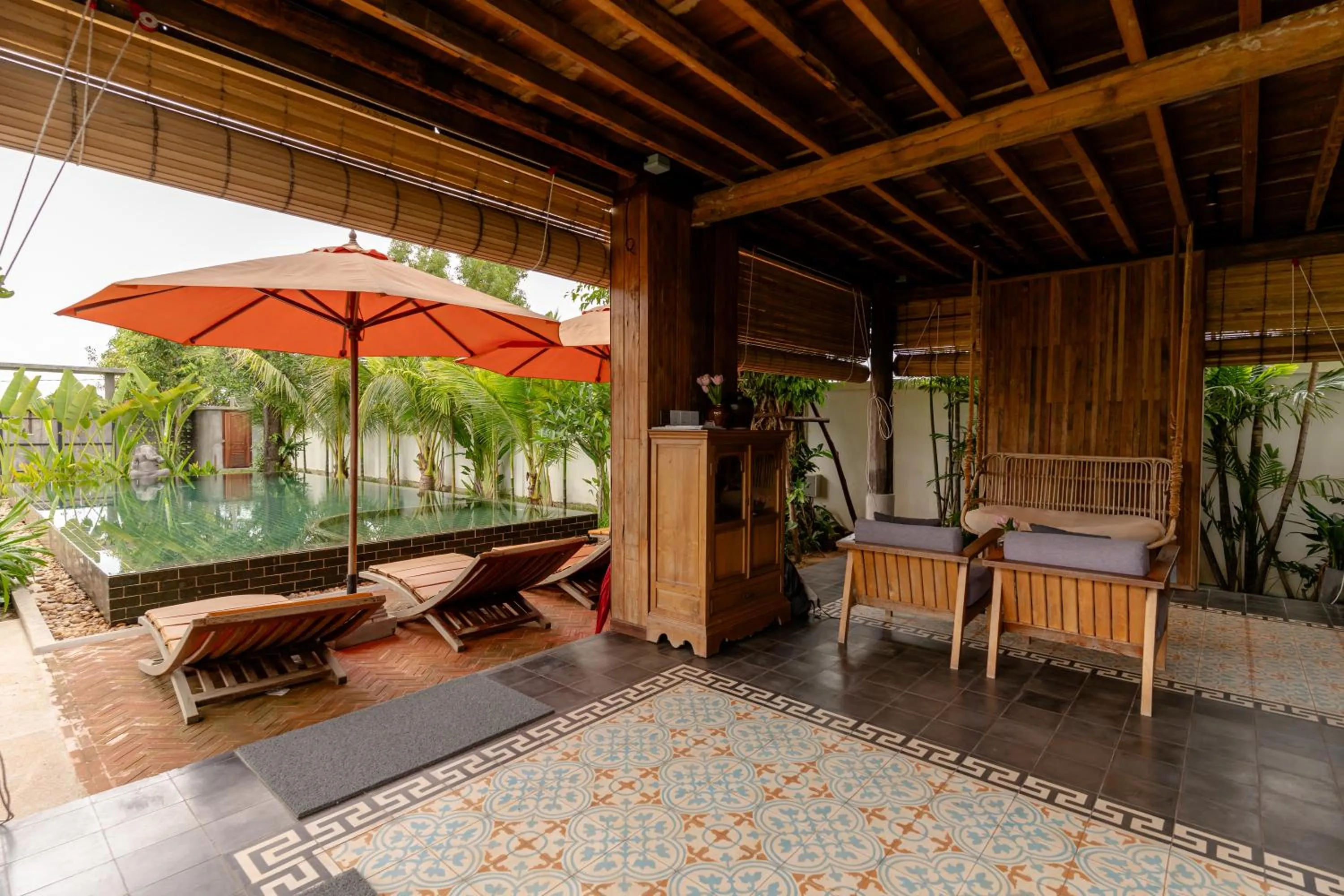 Pool view in Isann Lodge