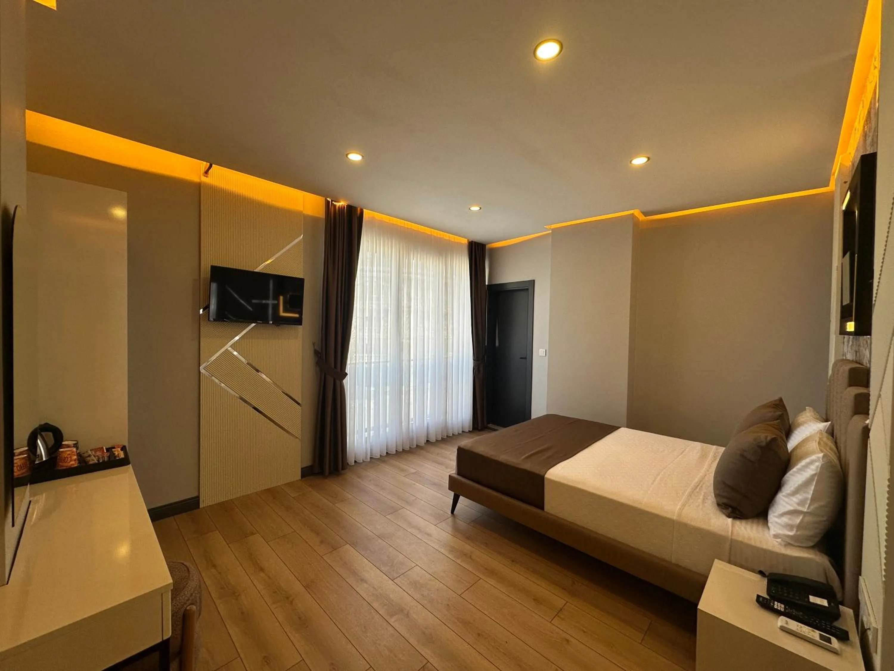 Photo of the whole room, Bed in Fourpoints Airport Hotel