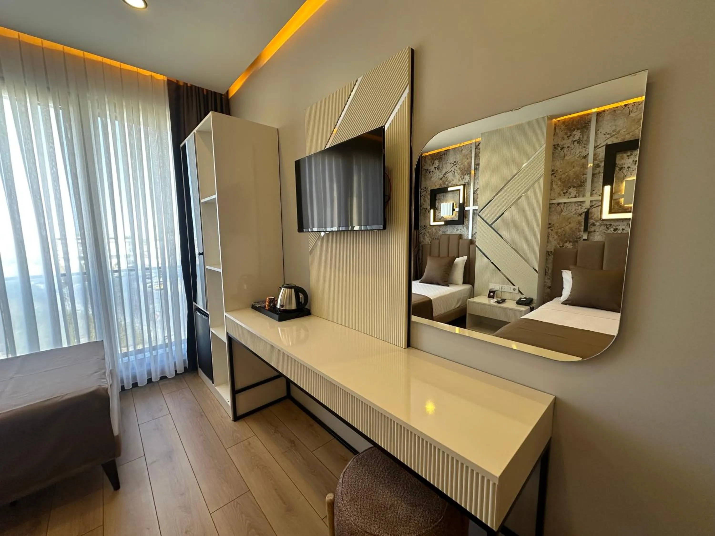 Photo of the whole room, Bed in Fourpoints Airport Hotel