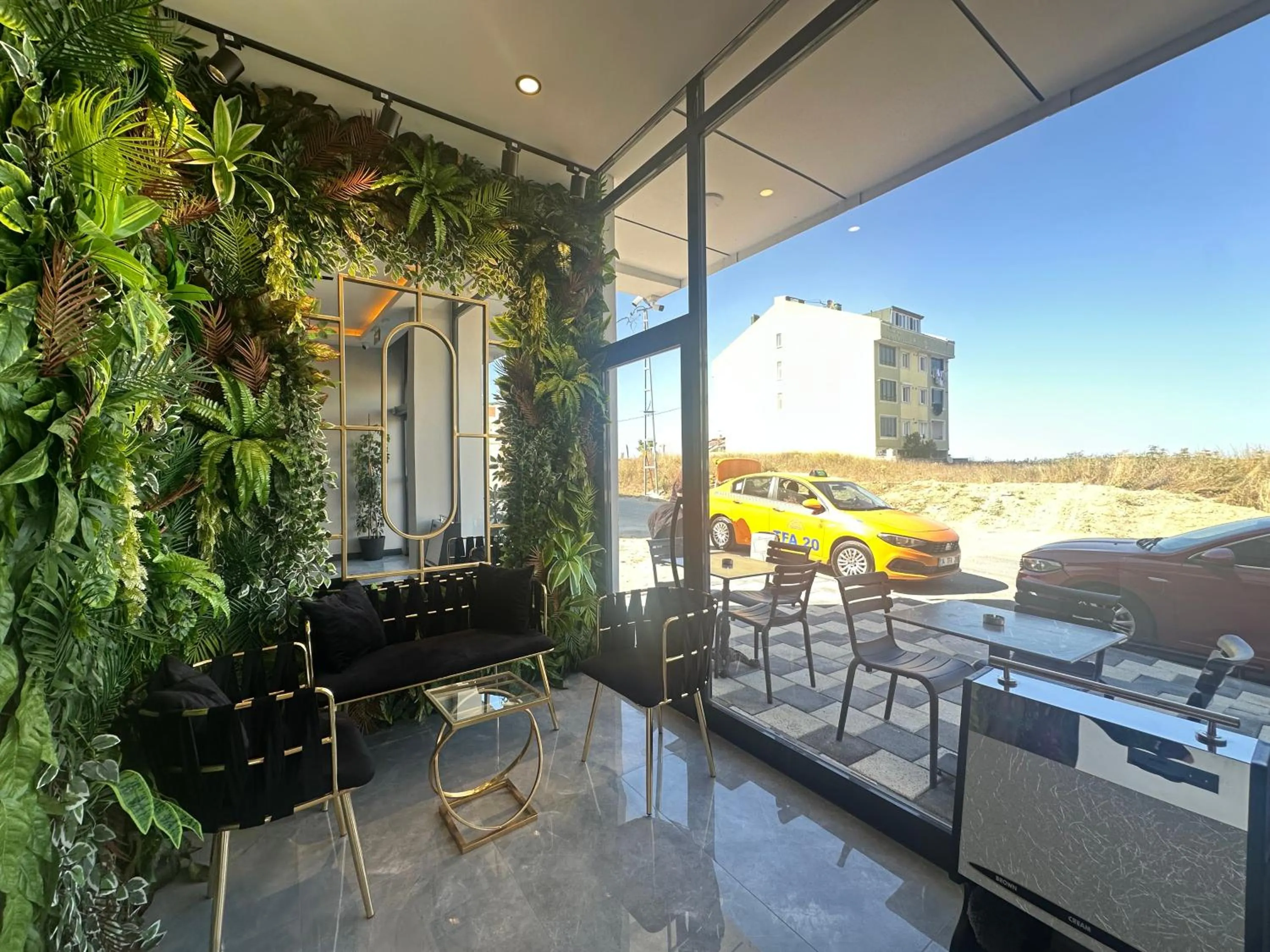 Lobby or reception in Fourpoints Airport Hotel