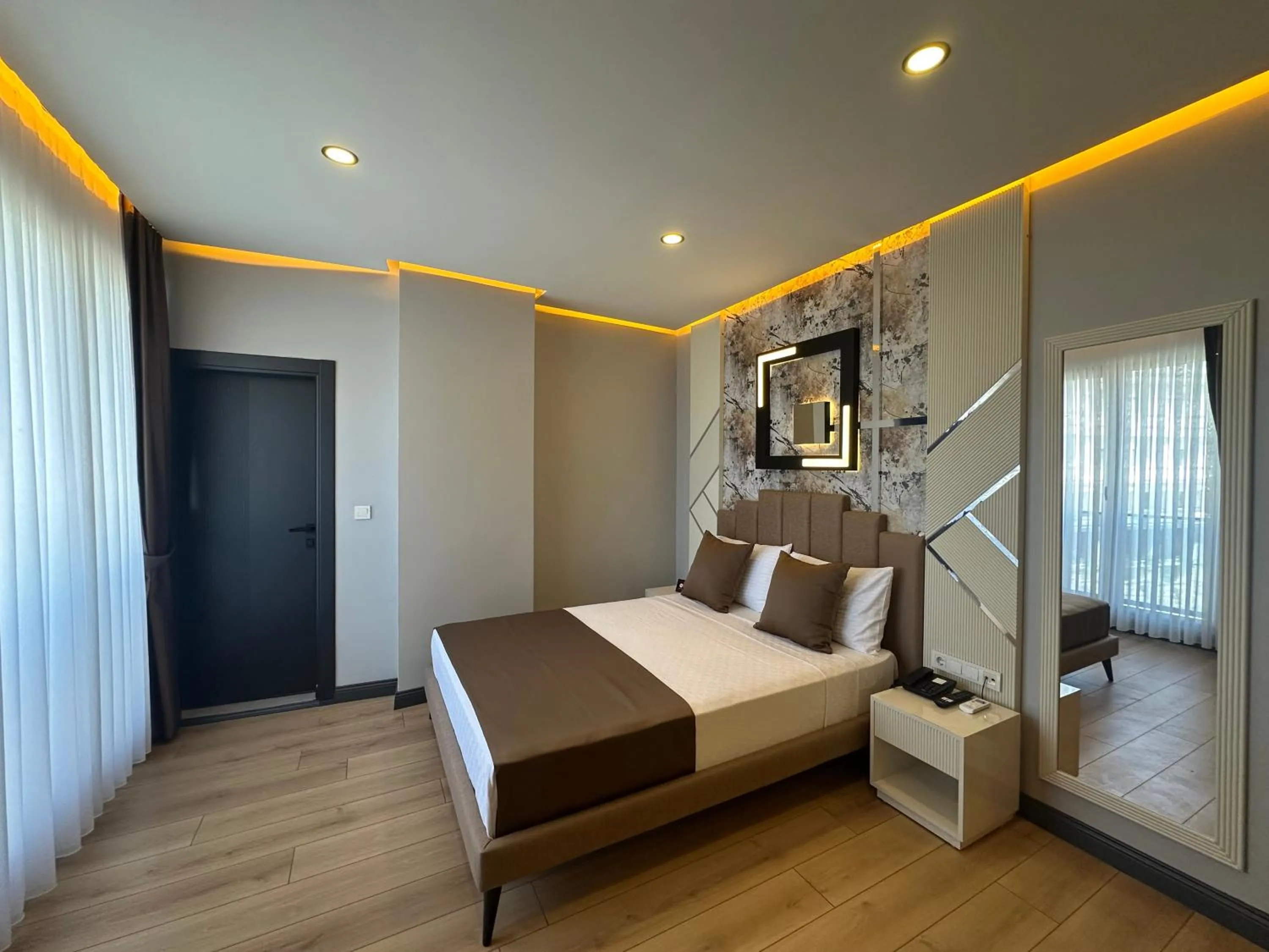 Photo of the whole room, Bed in Fourpoints Airport Hotel