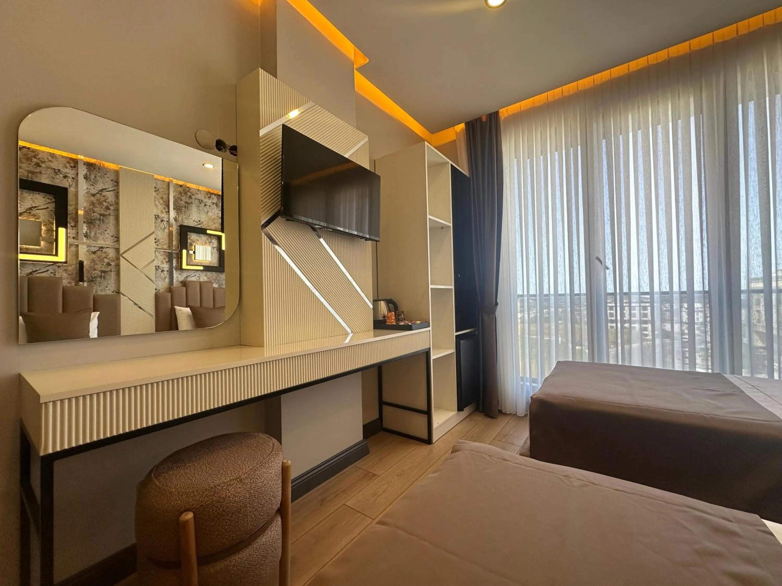 Photo of the whole room, Bed in Fourpoints Airport Hotel