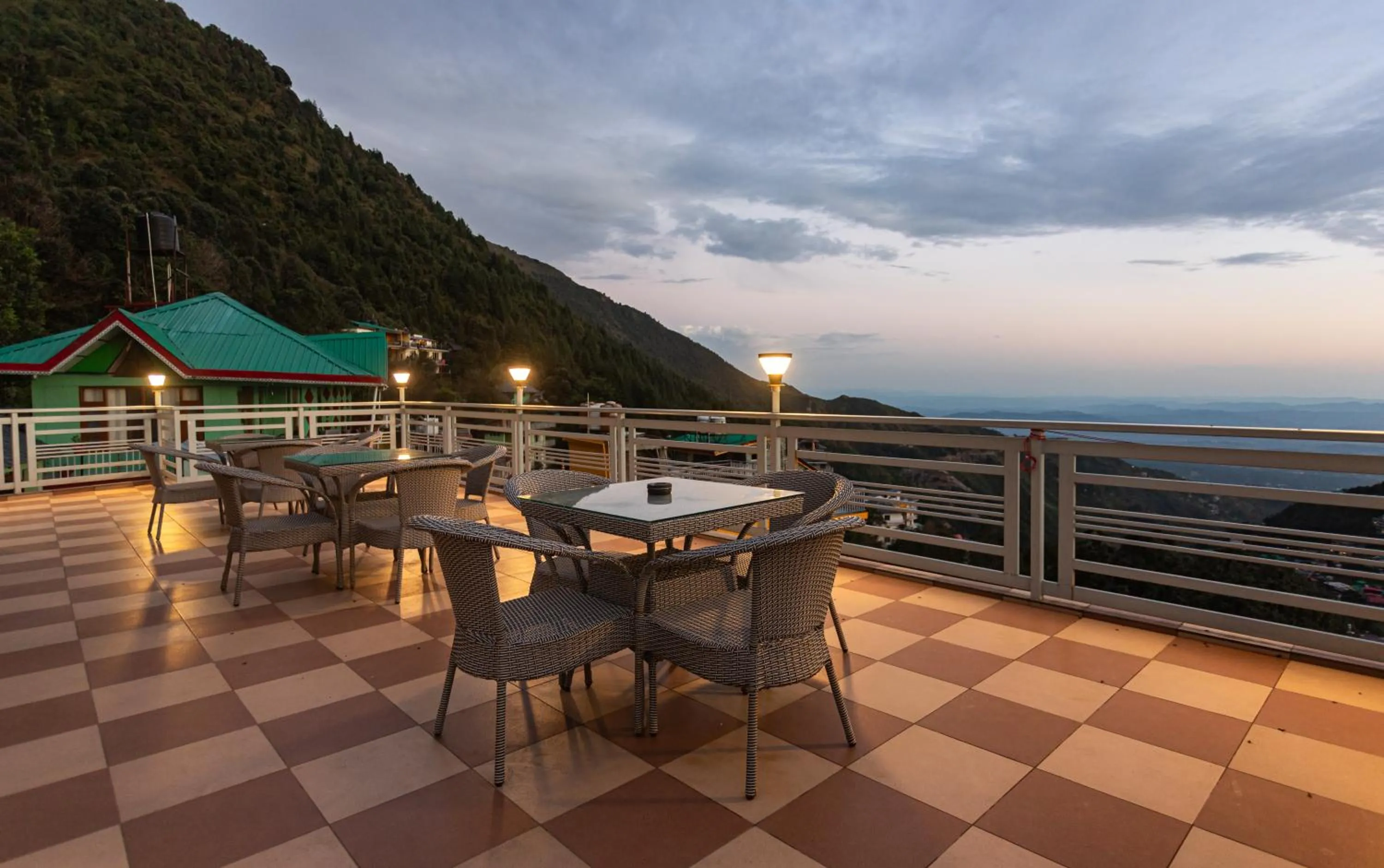 Tara Van - Best Mountain View Hotel in Dharamkot