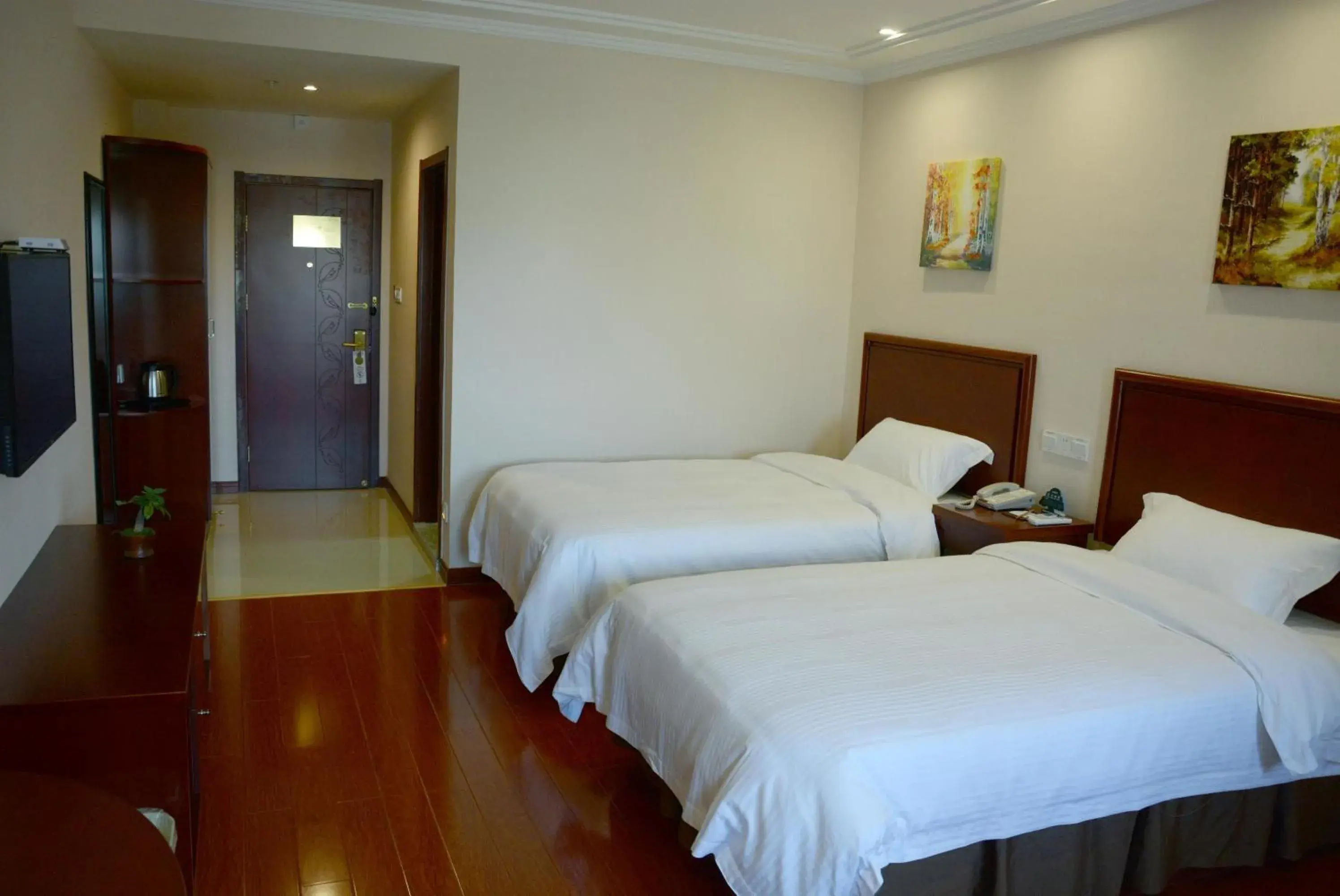 Photo of the whole room in GreenTree Inn JiangSu WuXi YiXing East LongTan Road DongJiu Business Hotel Photo of the whole room in GreenTree Inn JiangSu WuXi YiXing East LongTan Road DongJiu Business Hotel