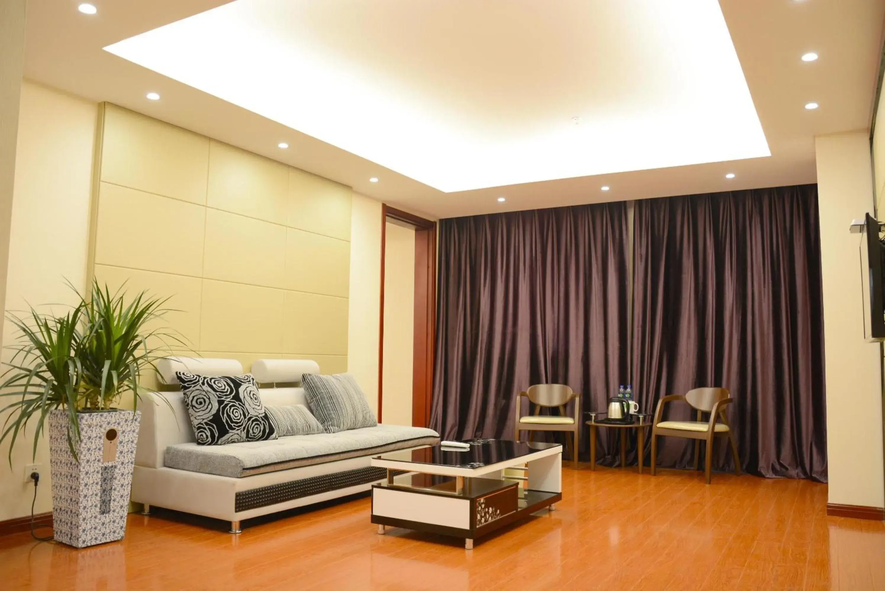 Living room in GreenTree Inn JiangSu WuXi YiXing East LongTan Road DongJiu Business Hotel Living room in GreenTree Inn JiangSu WuXi YiXing East LongTan Road DongJiu Business Hotel