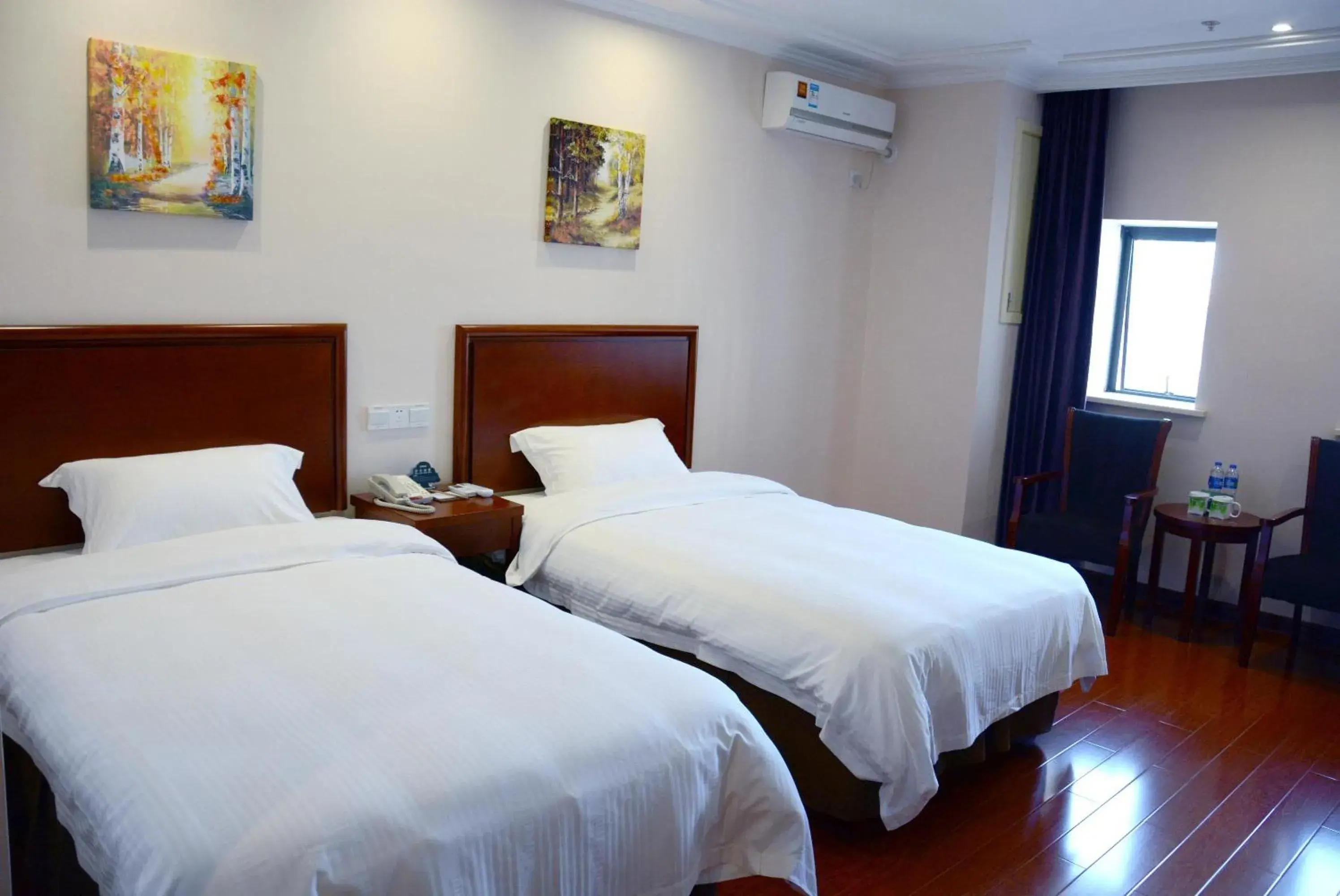 Photo of the whole room in GreenTree Inn JiangSu WuXi YiXing East LongTan Road DongJiu Business Hotel Photo of the whole room in GreenTree Inn JiangSu WuXi YiXing East LongTan Road DongJiu Business Hotel