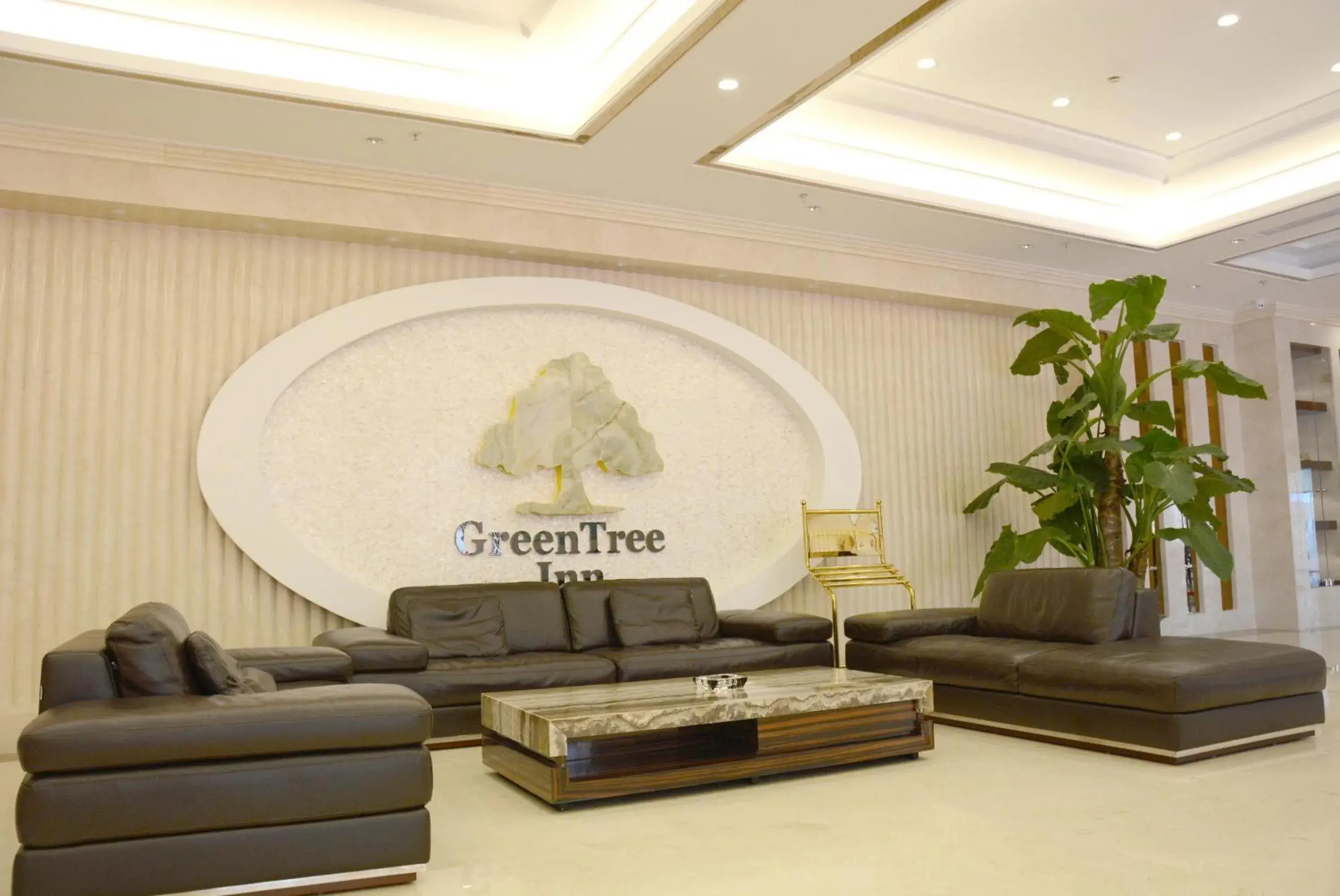 Lobby or reception in GreenTree Inn JiangSu WuXi YiXing East LongTan Road DongJiu Business Hotel Lobby or reception in GreenTree Inn JiangSu WuXi YiXing East LongTan Road DongJiu Business Hotel