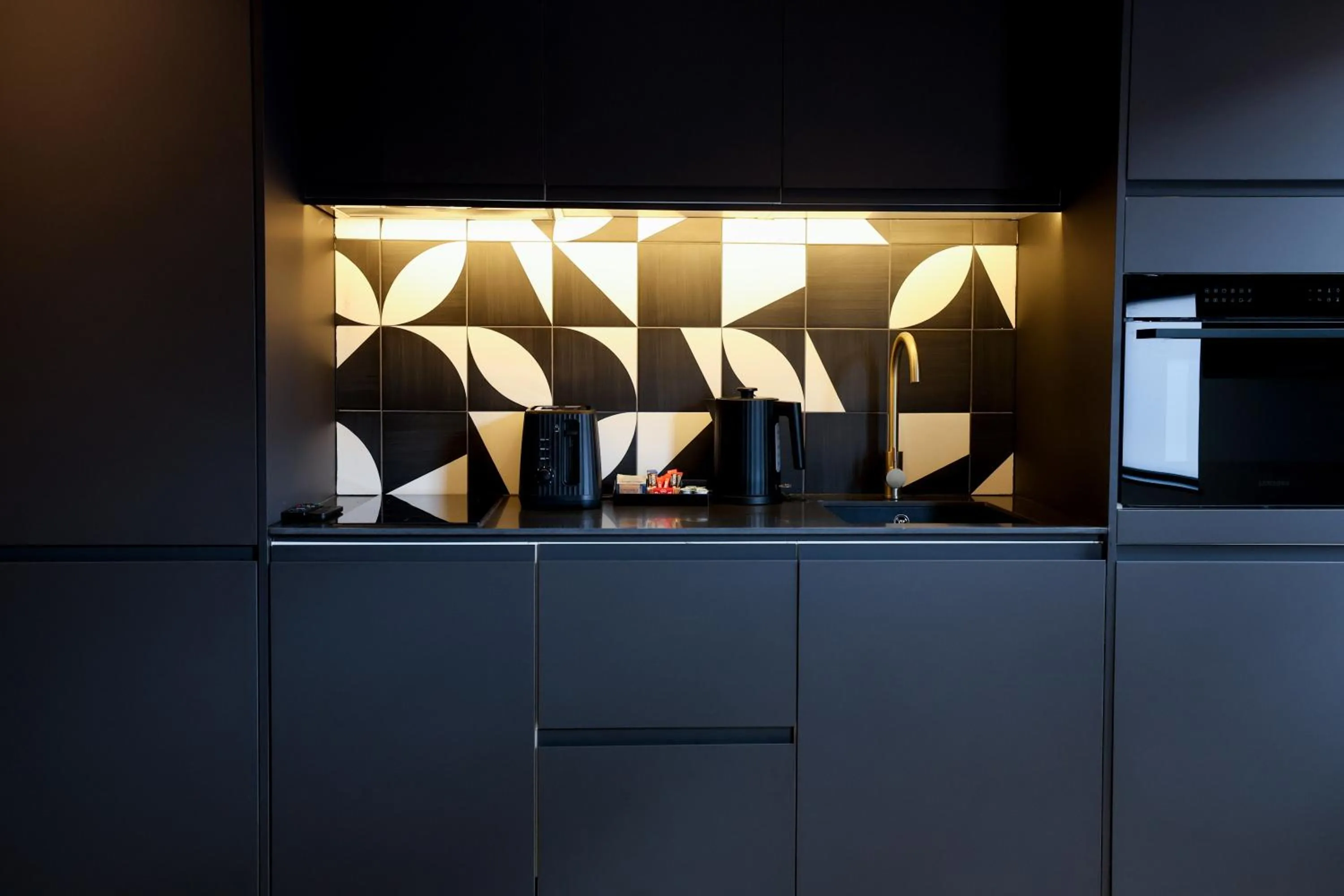 No 5 by Warren Collection