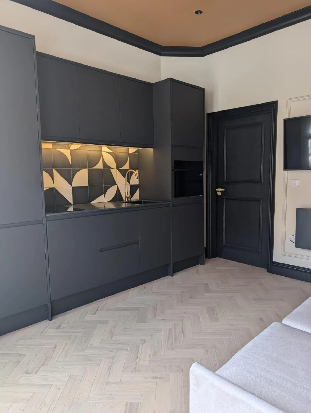 Superior Studio in No 5 by Warren Collection