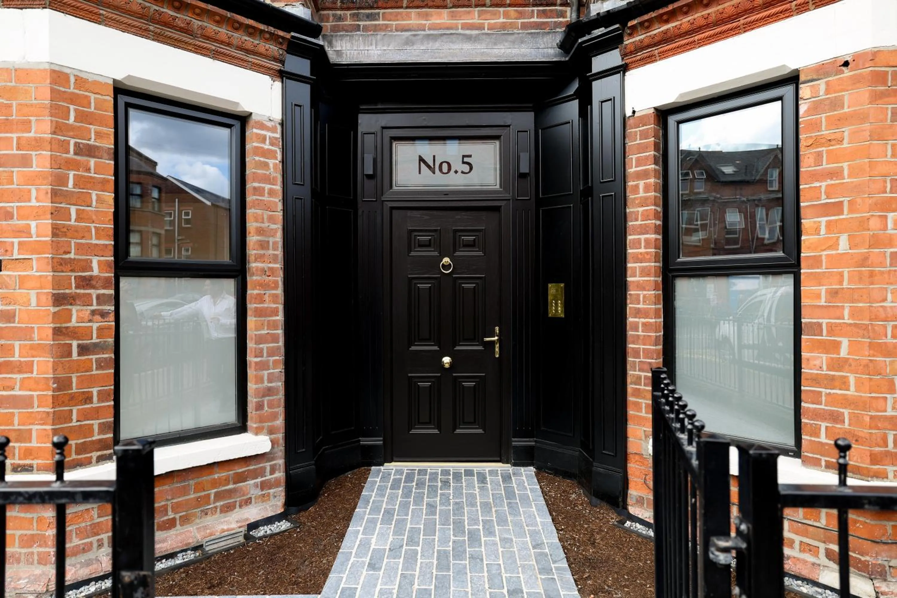 No 5 by Warren Collection