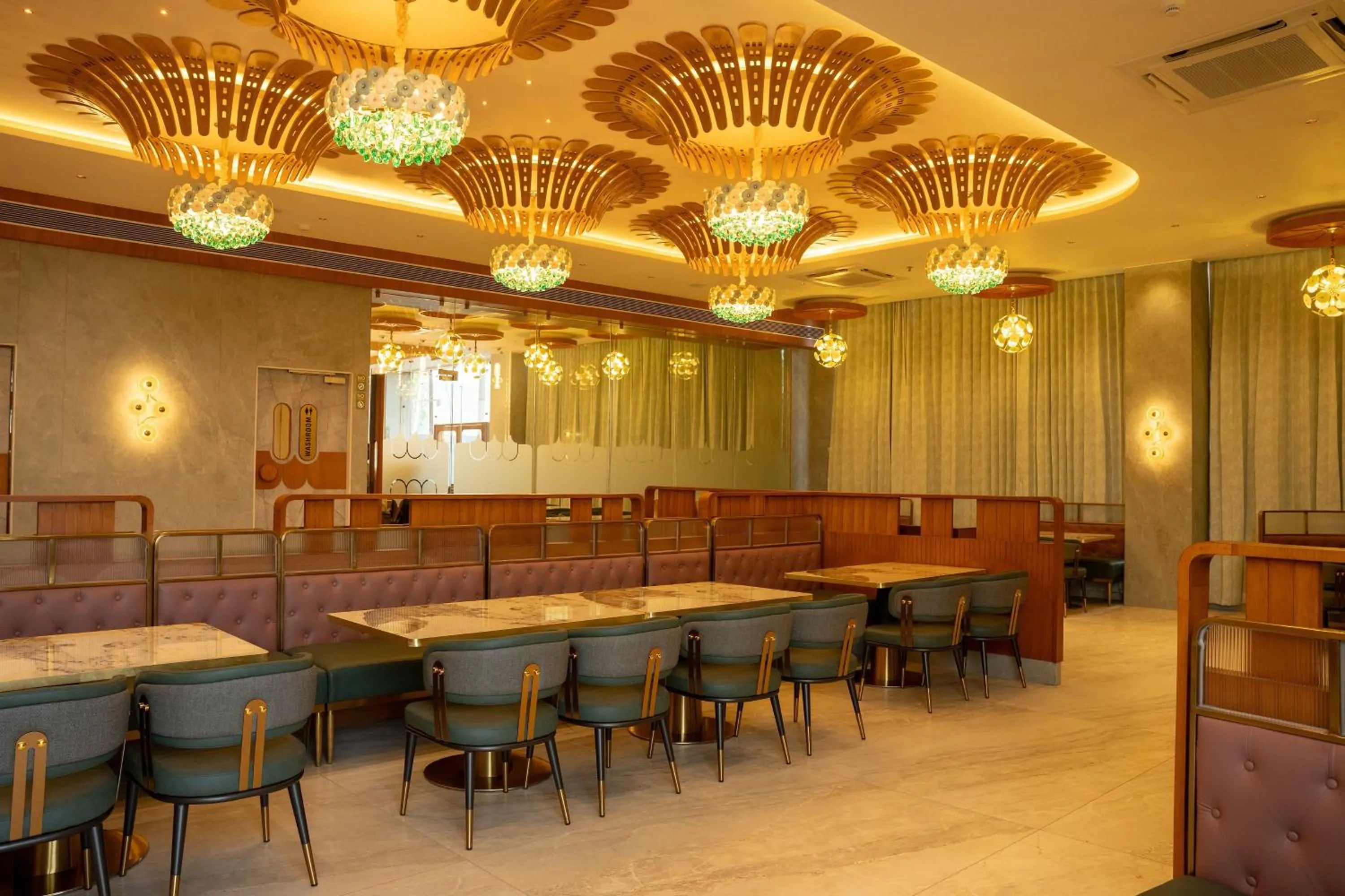 Restaurant/places to eat in Hotel Grand Arose