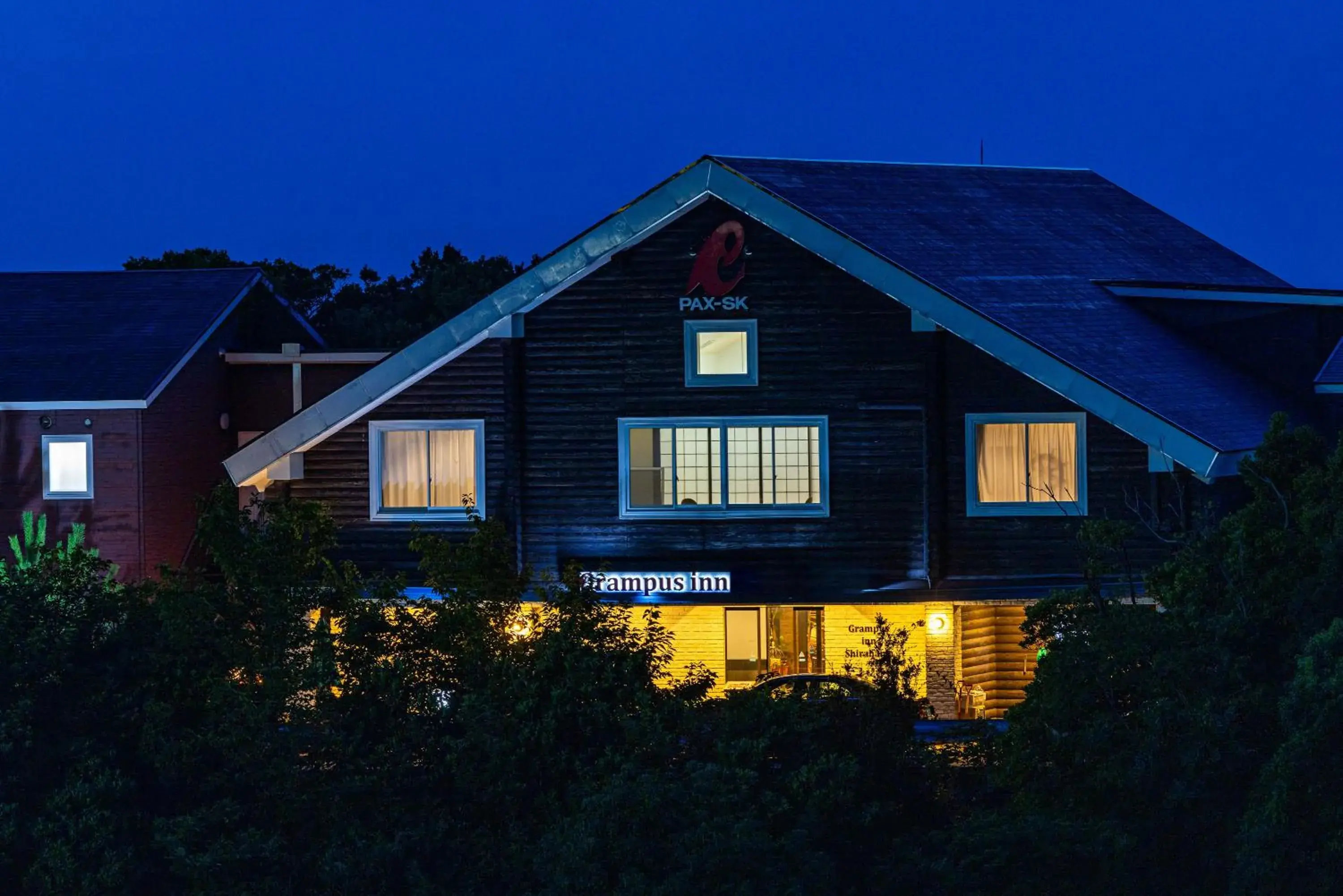 Property building in Grampus Inn Shirahama Property building in Grampus Inn Shirahama