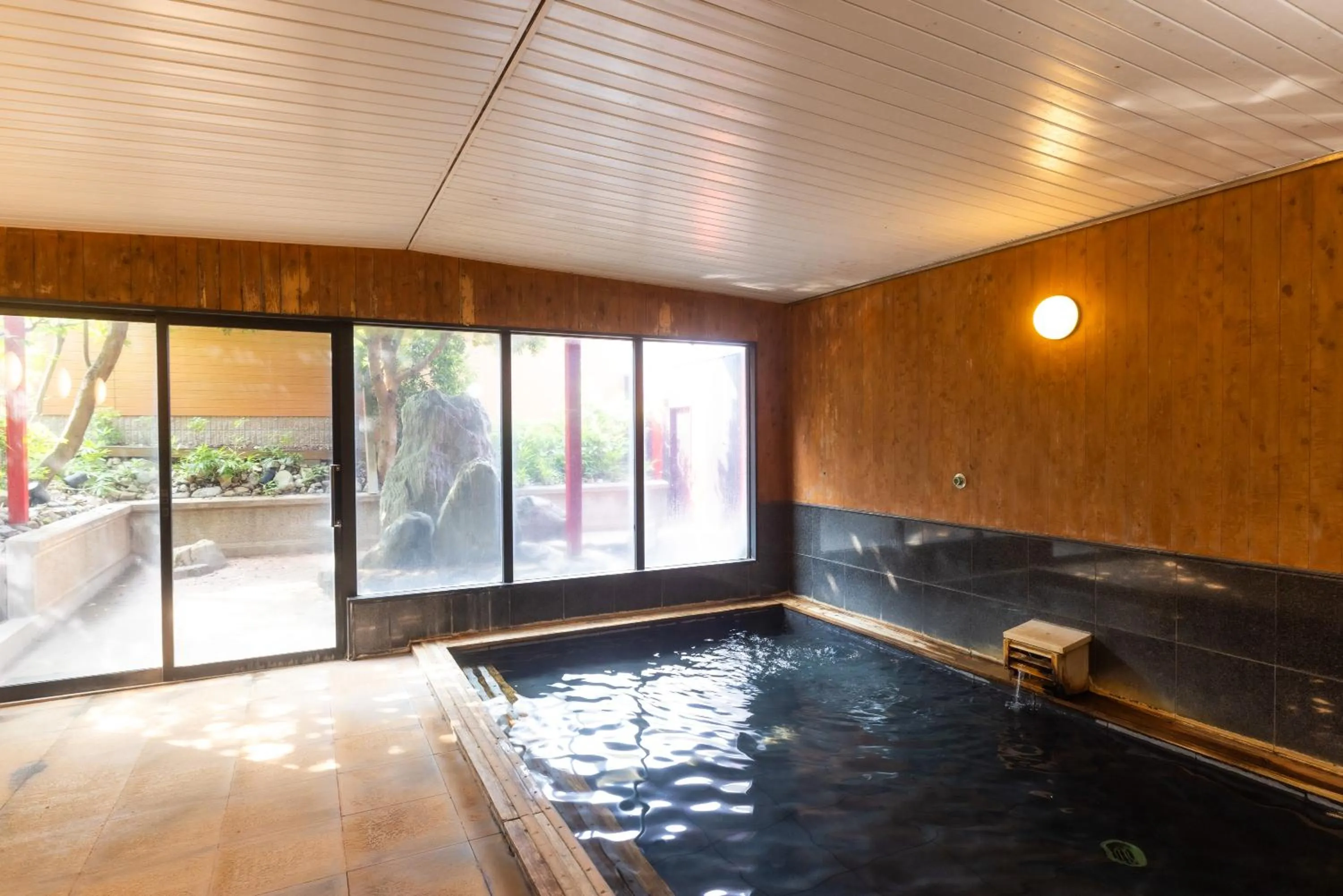 Bath in Grampus Inn Shirahama