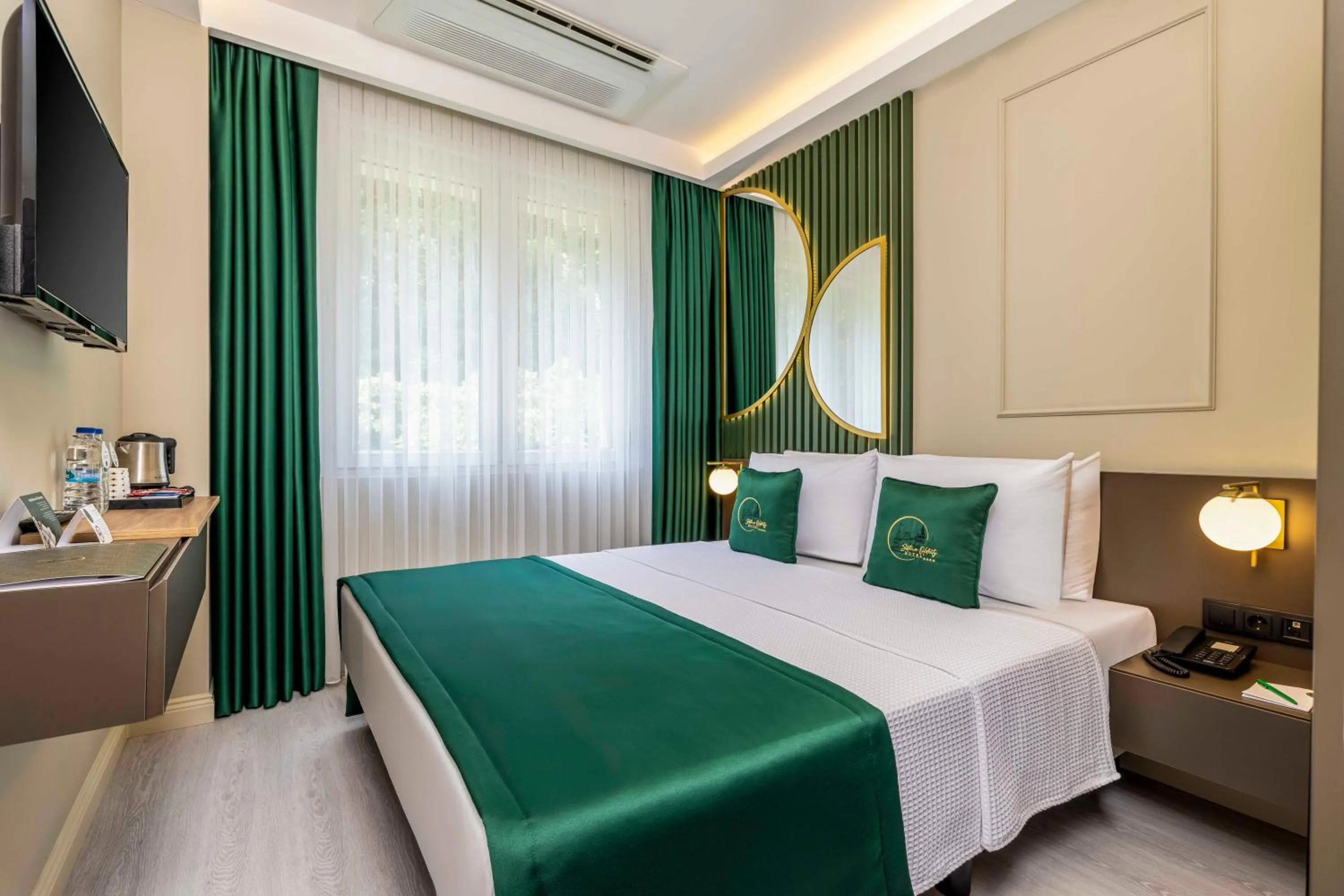 Bed in Sistina Old City Hotel