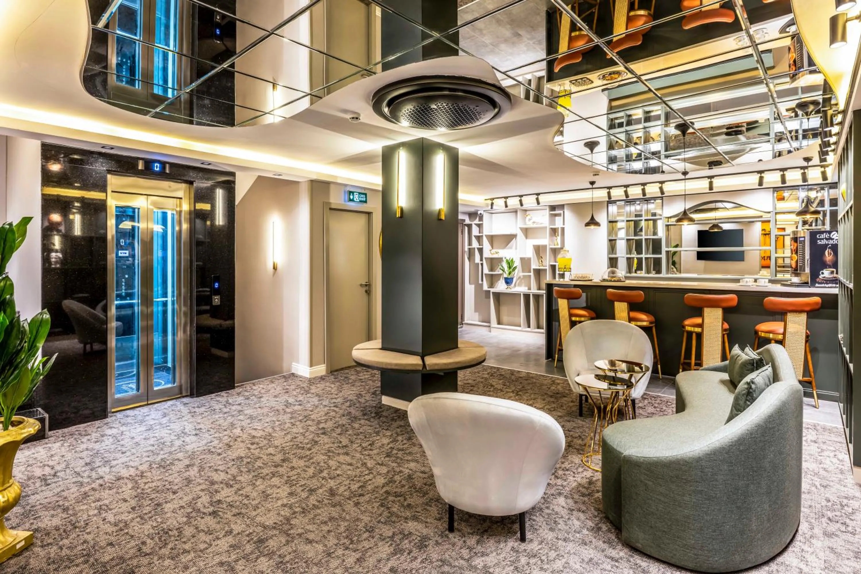 Lobby or reception in Sistina Old City Hotel