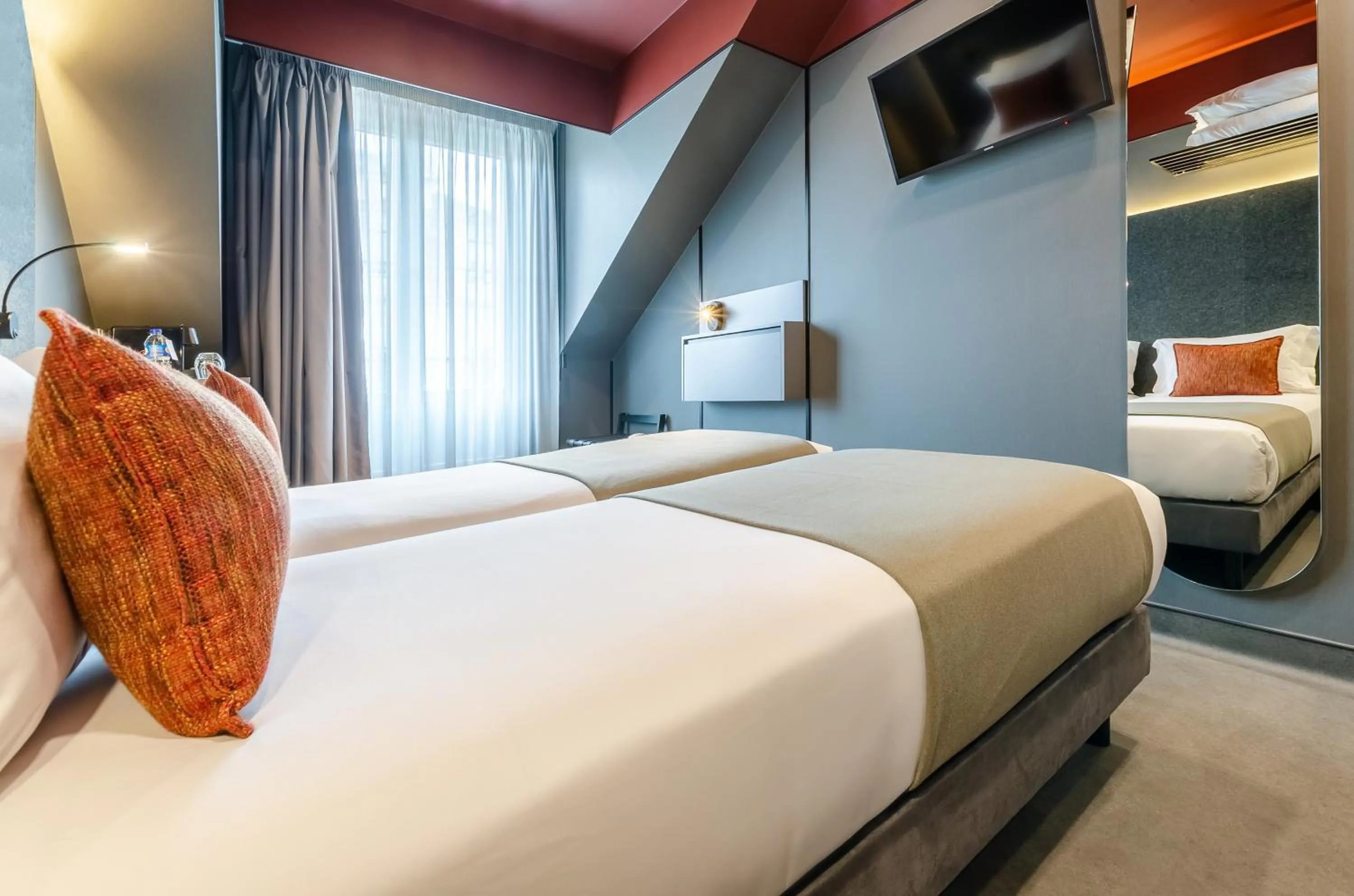 LX Arch Hotel