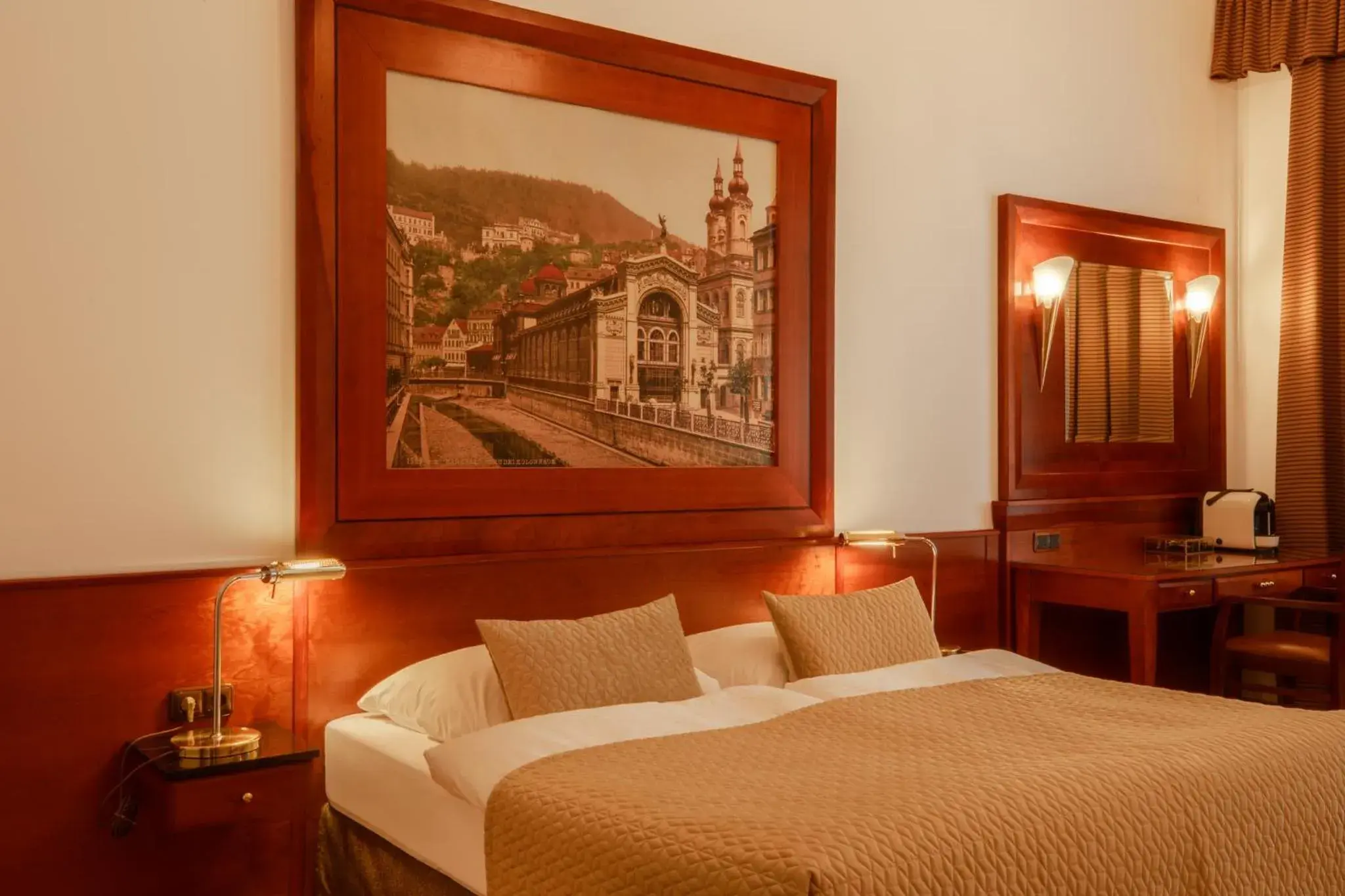 Deluxe Double Room - single occupancy in Hotel Golden Lamb Deluxe Double Room - single occupancy in Hotel Golden Lamb